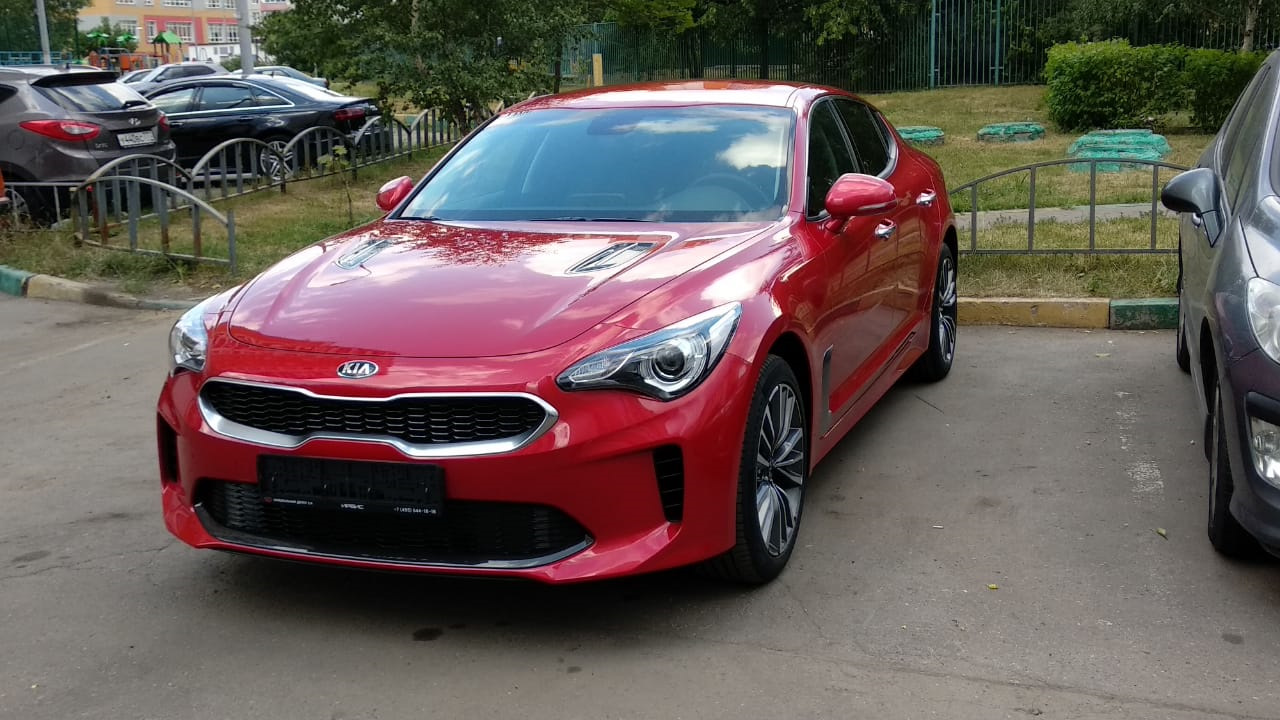 Kia Stinger красный