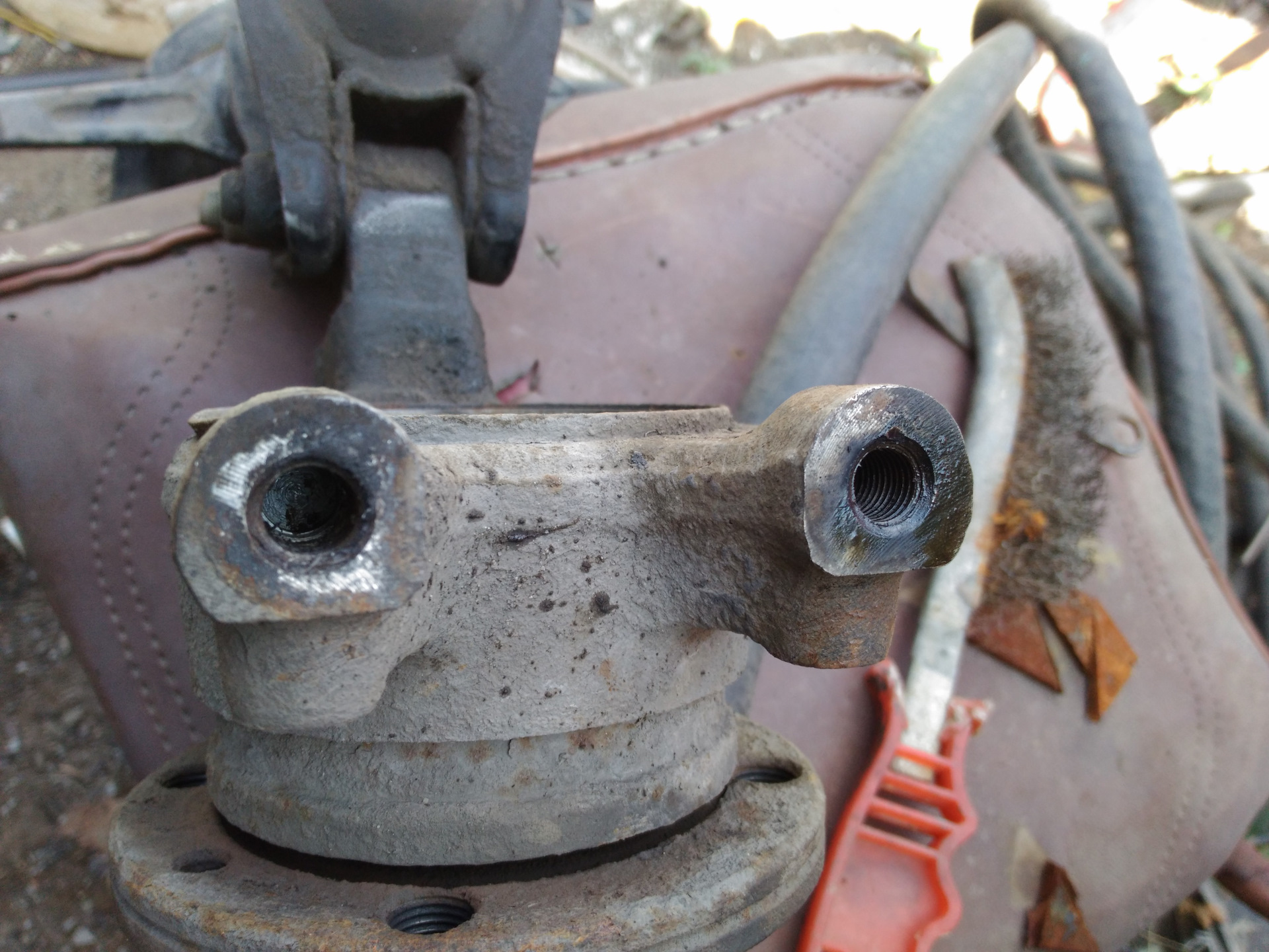 боль шаровой в поворотном кулаке ваз 2108. корпус поворотного кулака уаз 452. поворотный кулак шаровая. Surf 185 кулак поворотный верхняя шаровая. поворотный кулак порше 911.