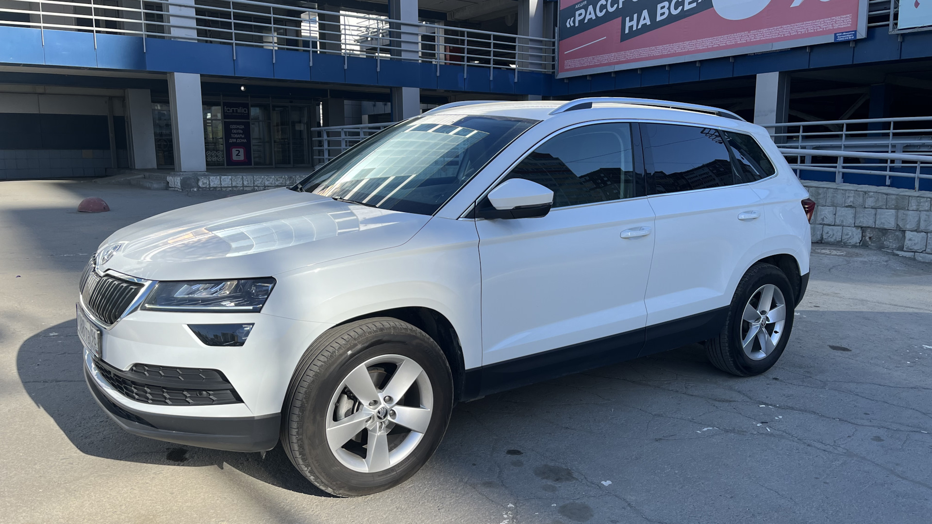 Продажа Skoda Karoq 2022 (бензин, АКПП) — с историей обслуживания —  DRIVE2.RU