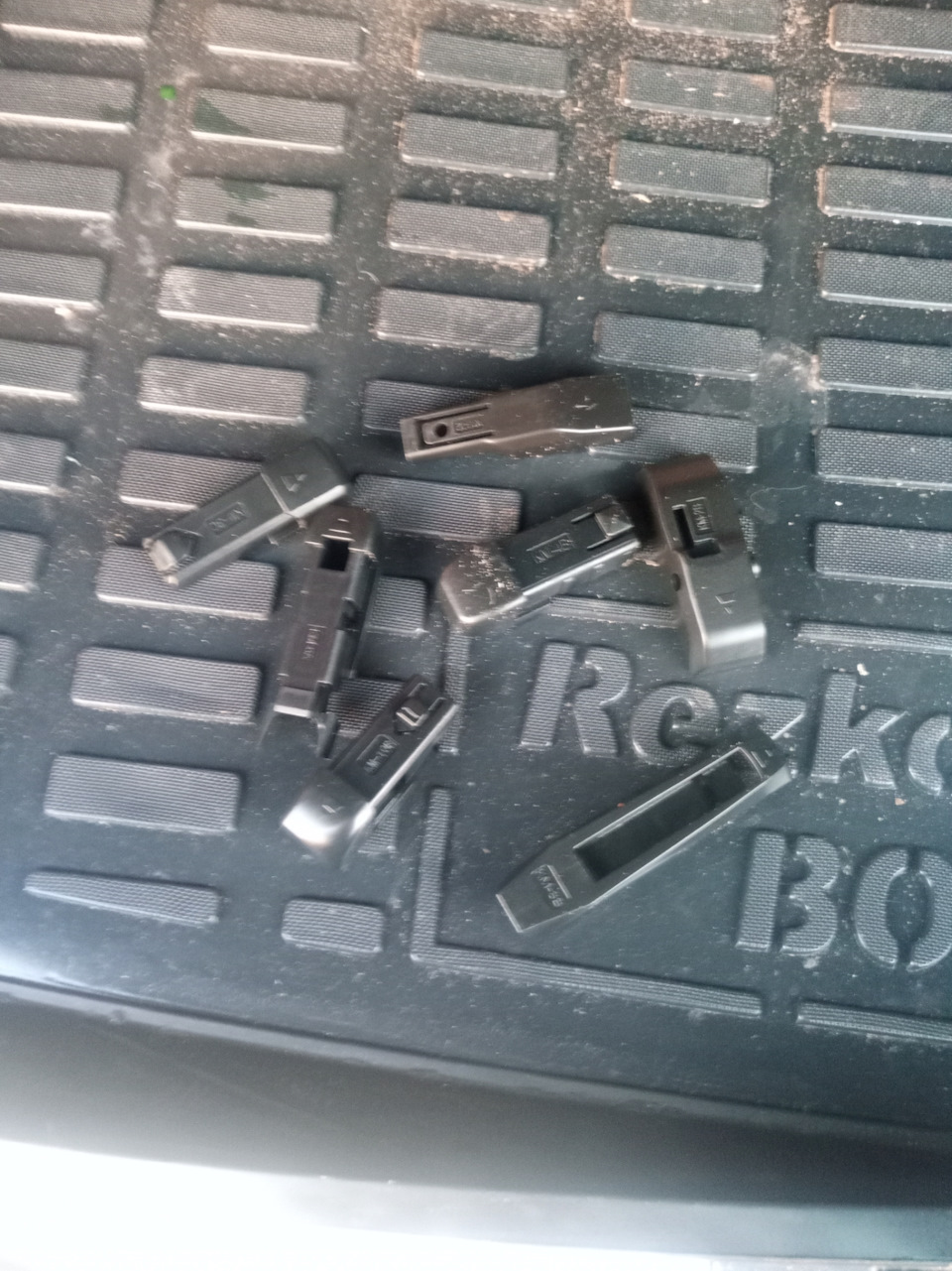 Вот они. Варианты. Это с одной щетки. — Renault Duster (1G)