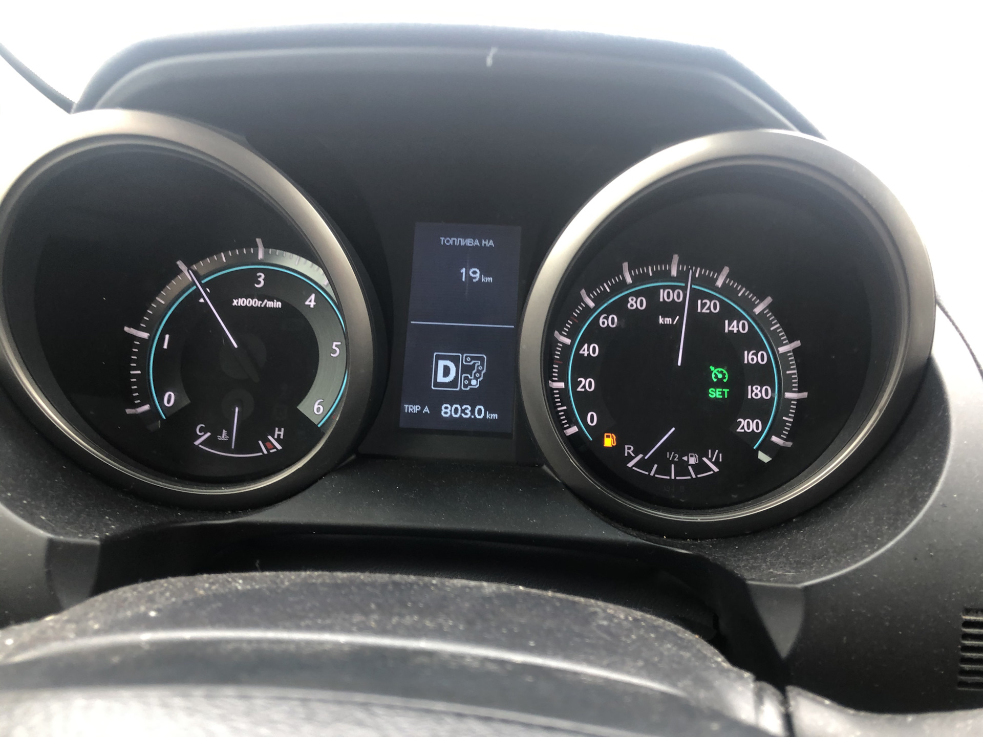 Вес land cruiser 150. Land cruiser prado 200 характеристики. Расход топлива на прадо 150 2. Какой расход у прадо. Какой расход у прадо.