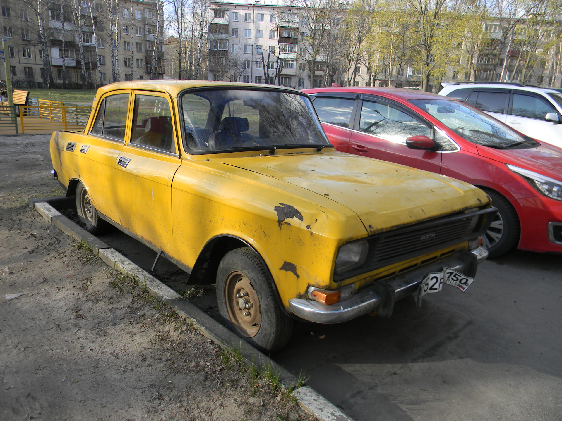 Автохлам во моём городе. (Часть 21). Посвящен брошенному АЗЛК-21406. —  DRIVE2