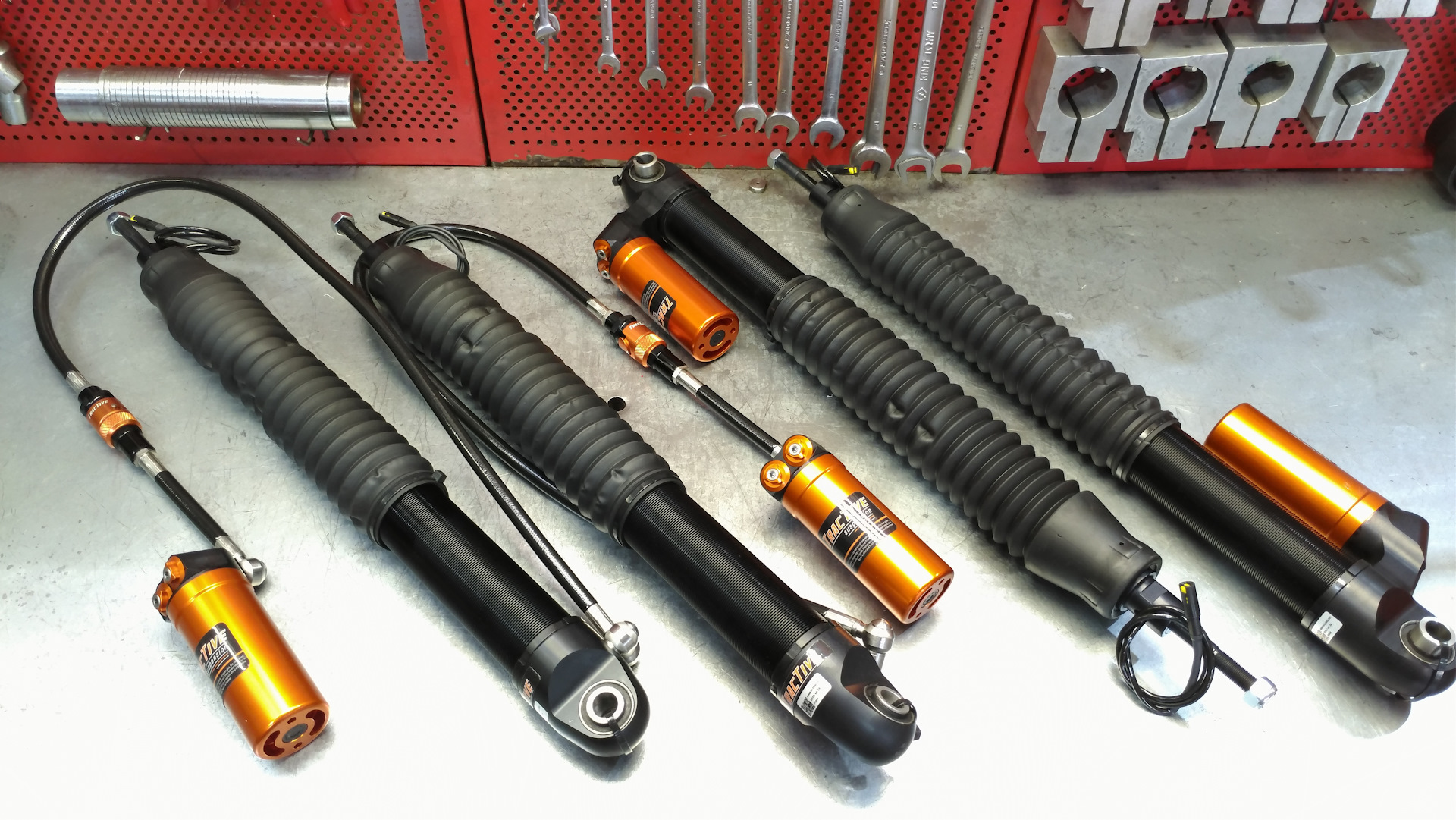 амортизаторы на гелендваген 463 амг. амортизаторы гелендваген w463. размер задних амортизаторов гелендваген. какие амортизаторы лучше поставить на гелендваген. амортизаторы fox для mercedes benz g350.