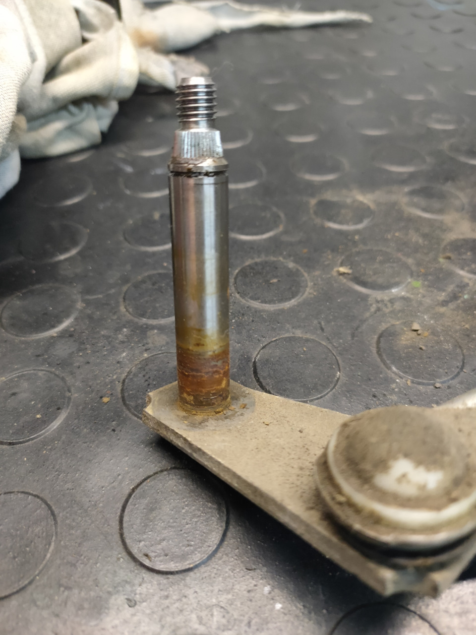 Ревизия и смазка трапеции дворников. — Mitsubishi Pajero (4G), 3 л ...