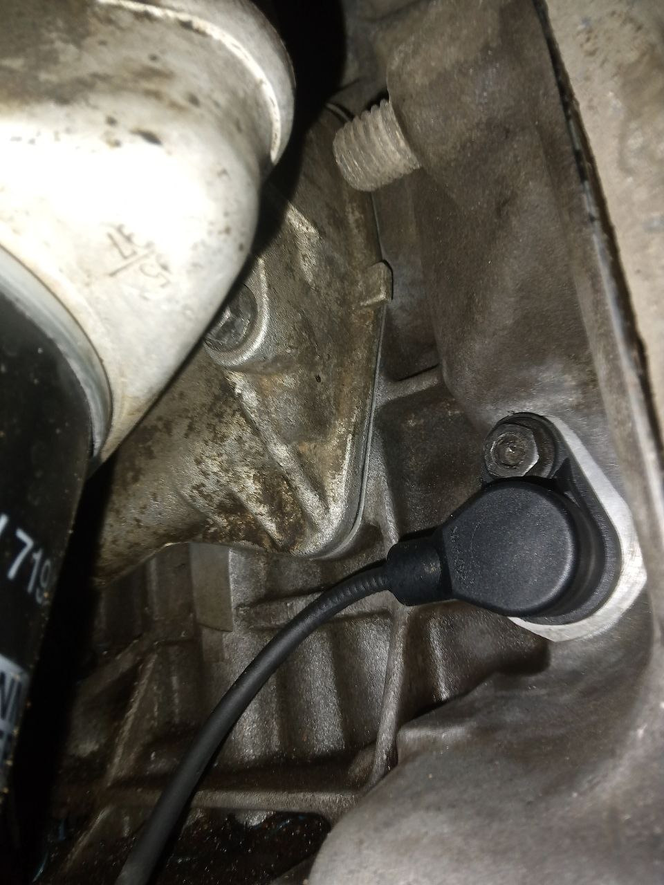 Замена датчика коленвала — Volkswagen Passat B5, 1,6 л, 1997 года ...