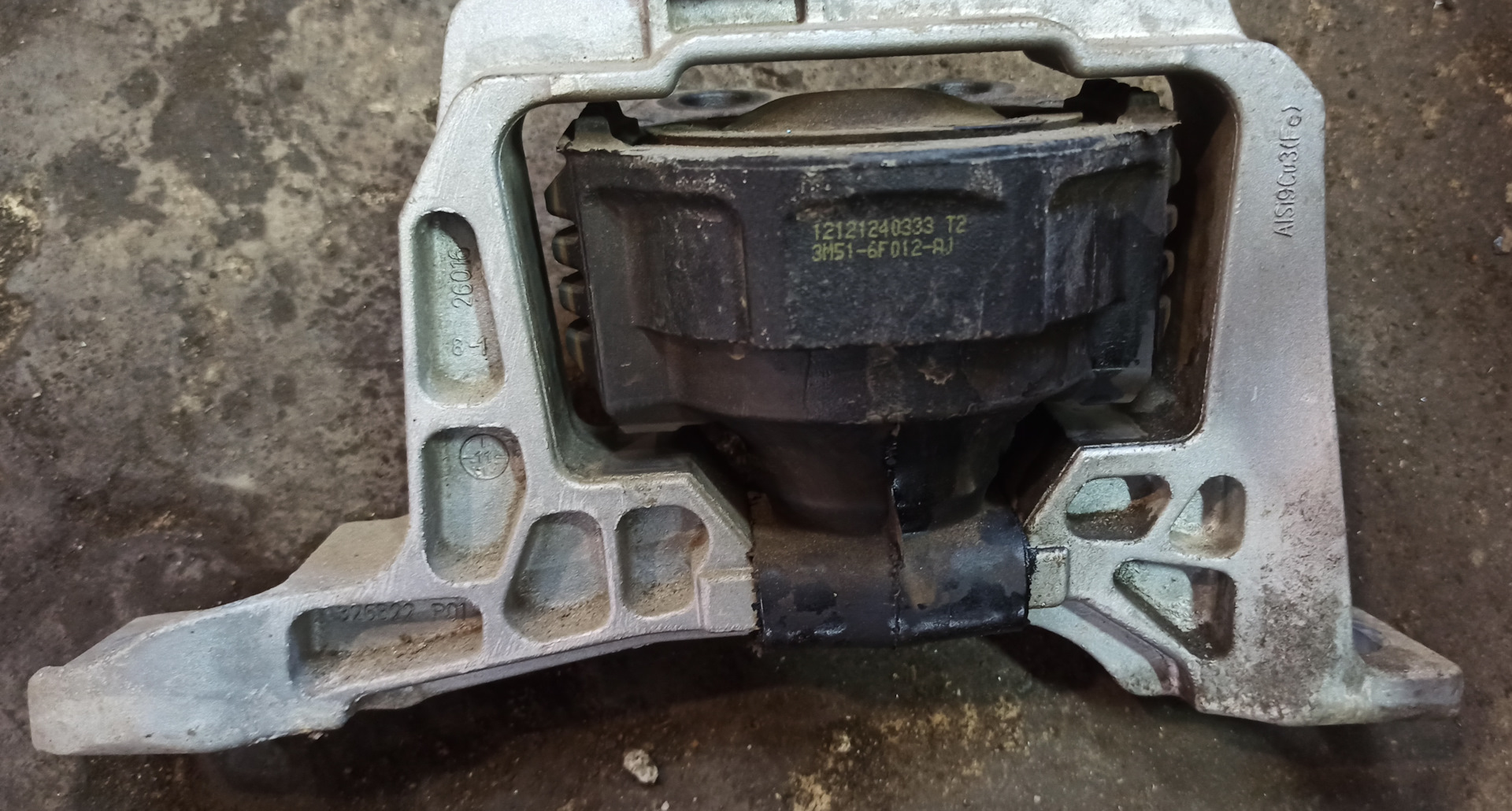 Замена гидроопоры двигателя — Ford Focus Wagon III, 2 л, 2012 года ...