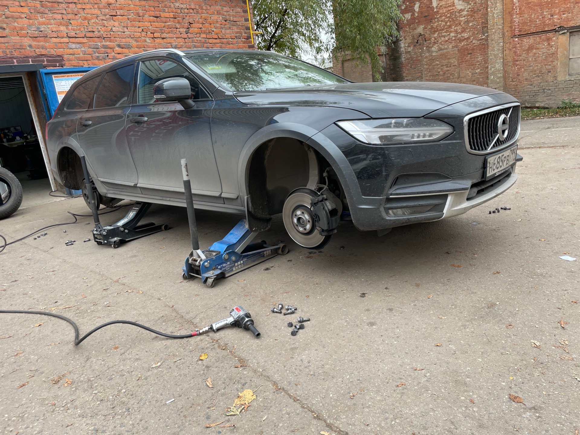 Сход-развал / шиномонтаж / зима близко — Volvo V90 Cross Country, 2 л ...