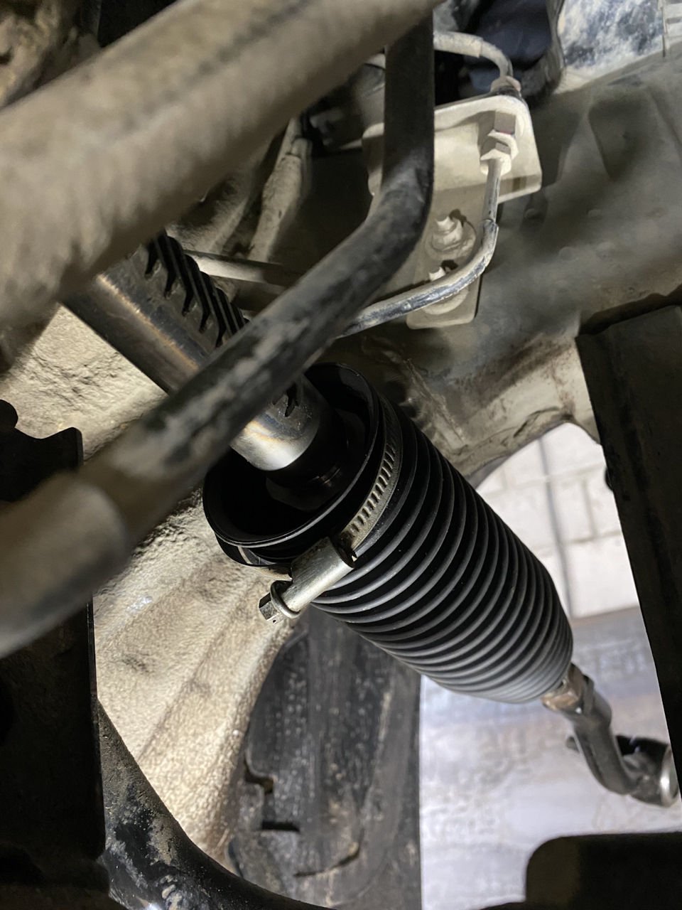 Накручиваем тягу на рулевой шток — Hyundai Tucson (JM)