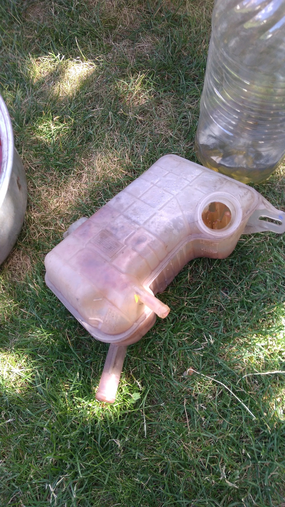 замена прокладки термостата и промывка расширительного бачка! Часть 2 ...