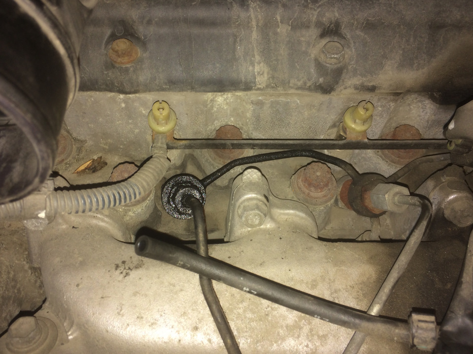 Мокрая от масла форсунка — Toyota Hilux Surf (3G)