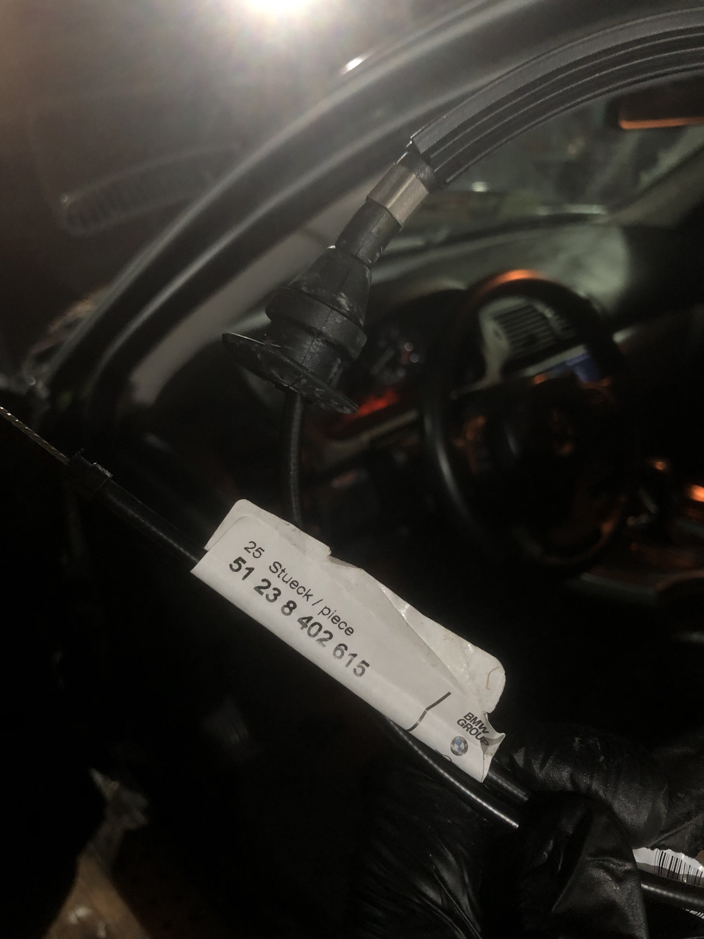 Замена тросика капота — BMW X5 (E53), 3 л, 2006 года | своими руками ...