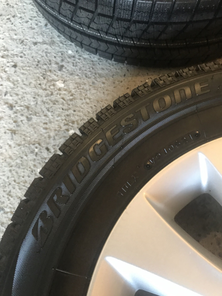 Шины зимние нешипованные Bridgestone 185/65 R15, литые диски Hyundai ...