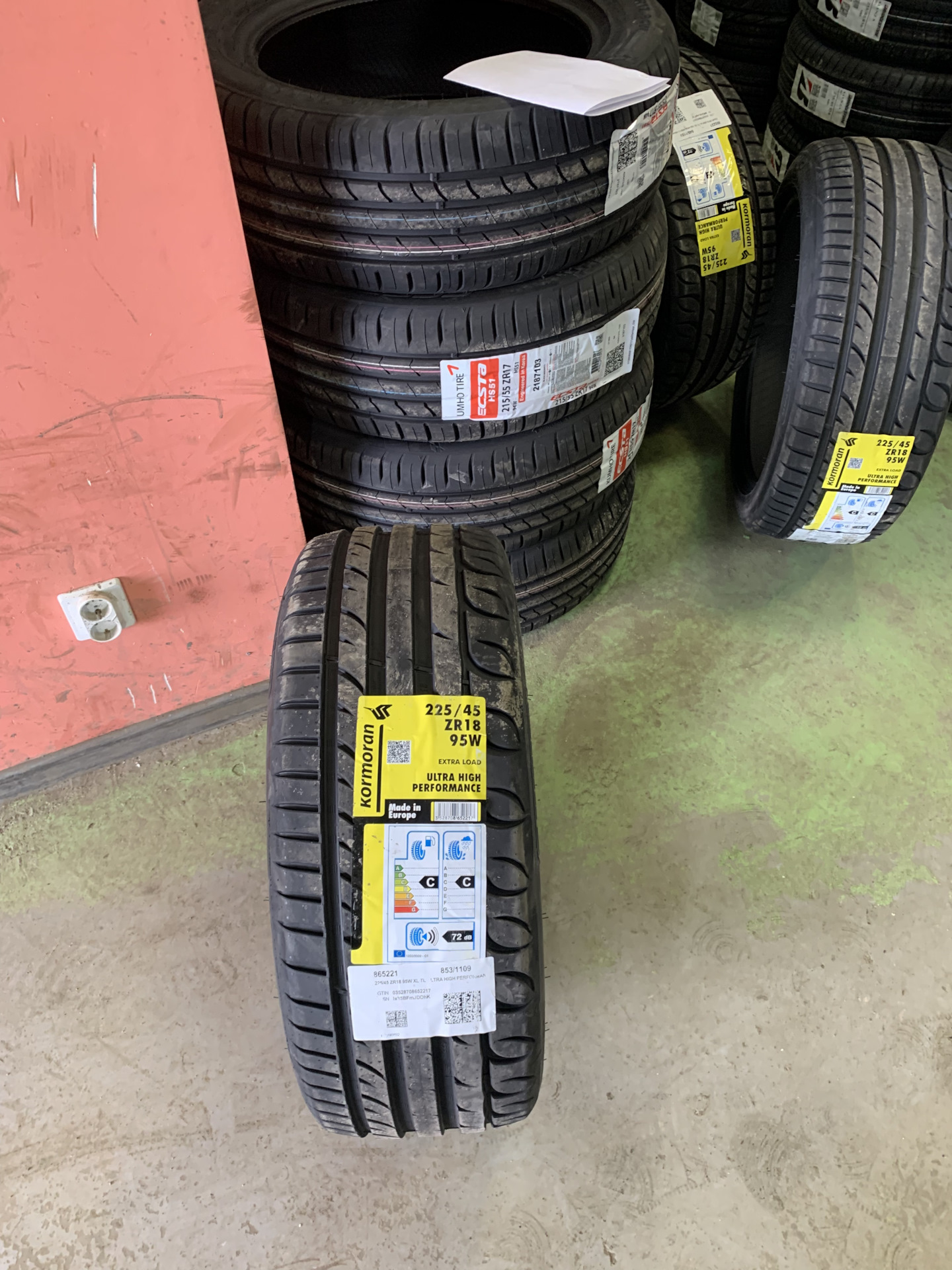 Шины kormoran ultra high. Kormoran Ultra High Performance 215/45 r18 93y. Kormoran Ultra High Performance 225/45 r17. Kormoran Ultra High Performance 235/40 r18. Kormoran Ultra High Performance 225/40 r18.