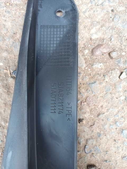 5JA821174 Брызговик правый передний Skoda Rapid VAG | Запчасти на DRIVE2