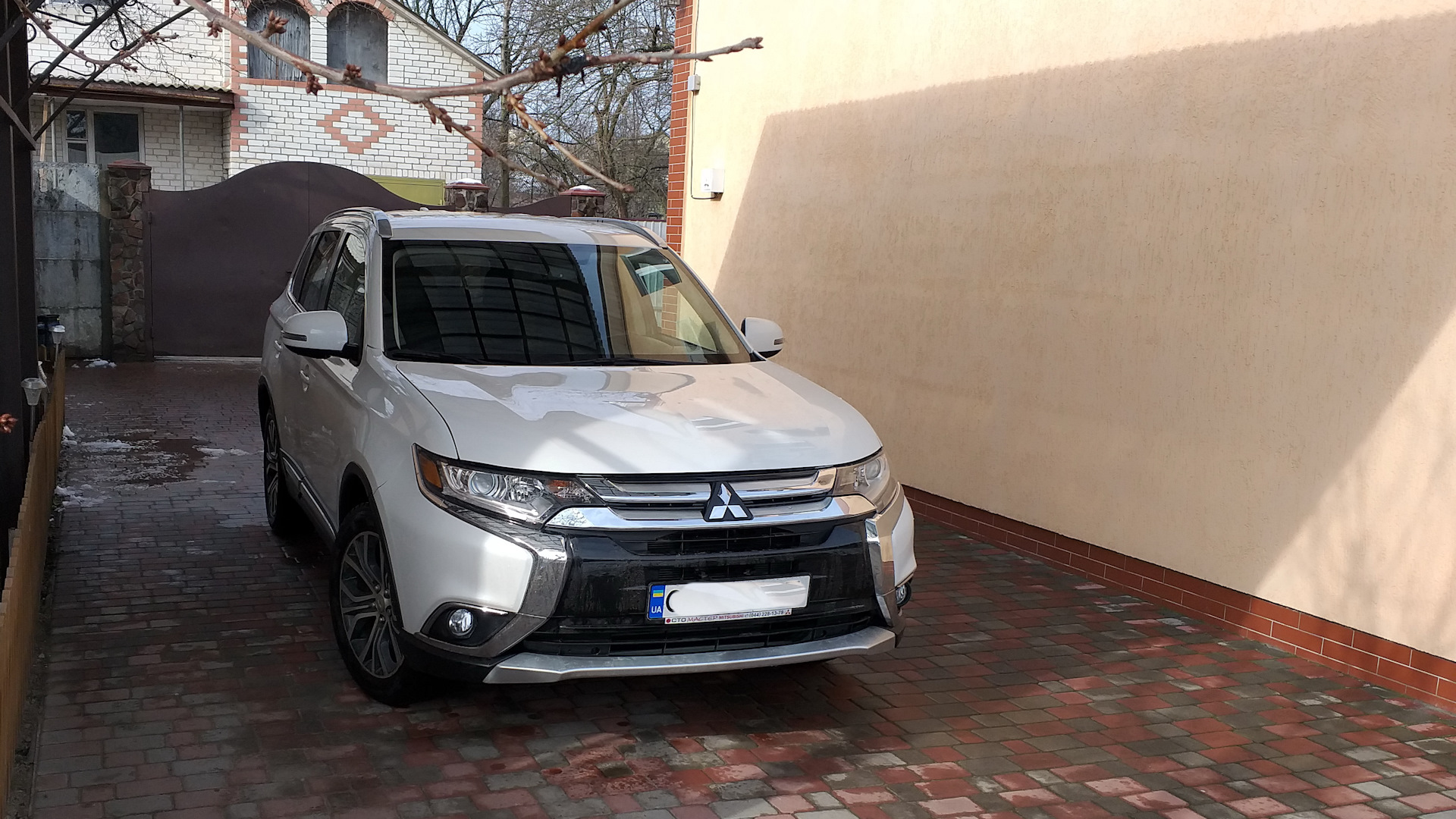 Mitsubishi Outlander (3G) 2.4 бензиновый 2017 | американский японец на  DRIVE2