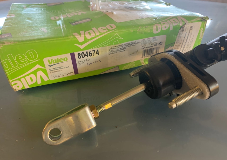 Замена главного цилиндра сцепления, удаление клапана задержки сцепления ...