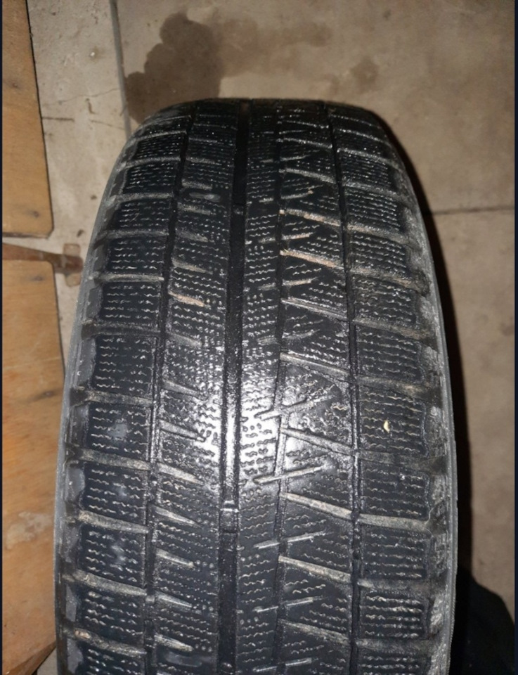 Шины зимние нешипованные Bridgestone 185/60 R15, штампованные диски ...