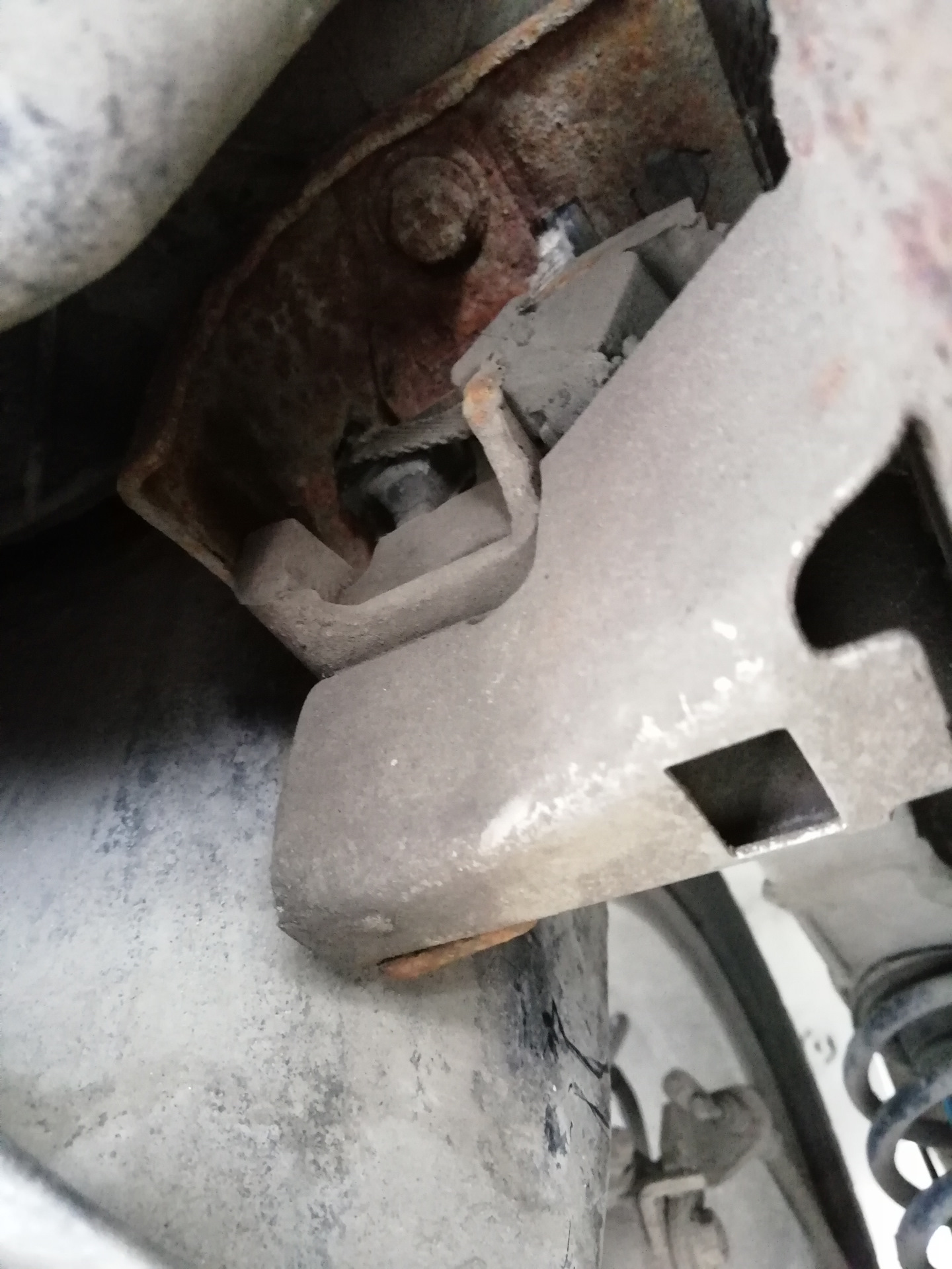 Кольцо глушителя рено меган 2 1. Крепление глушителя рено меган 2. Замена глушителя меган 2. Крепление глушителя рено меган 2. Глушитель рено меган 2.