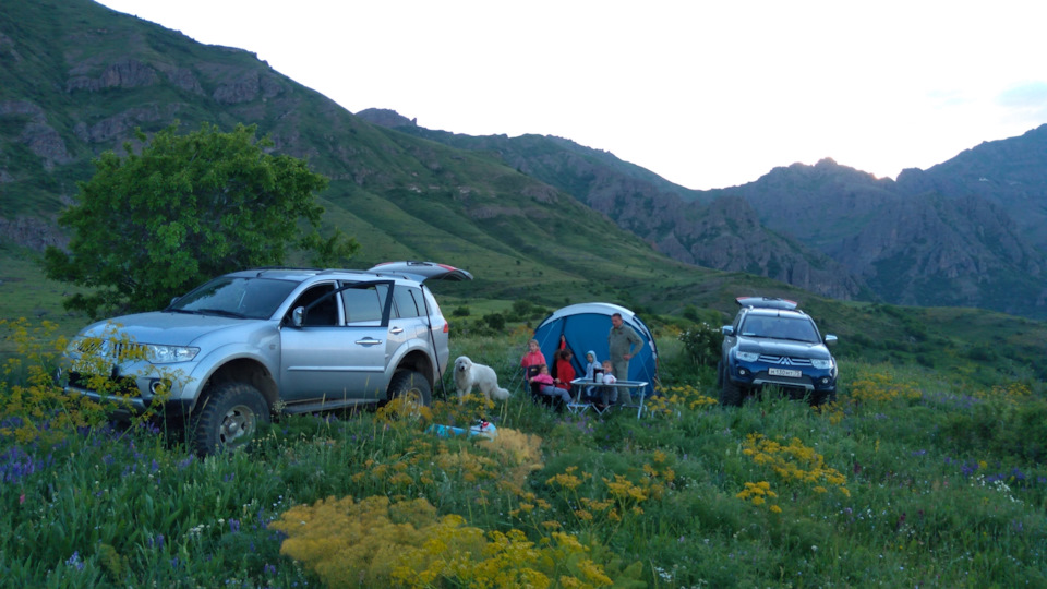 Лагерь у озера Горс — Mitsubishi Pajero Sport (2G)