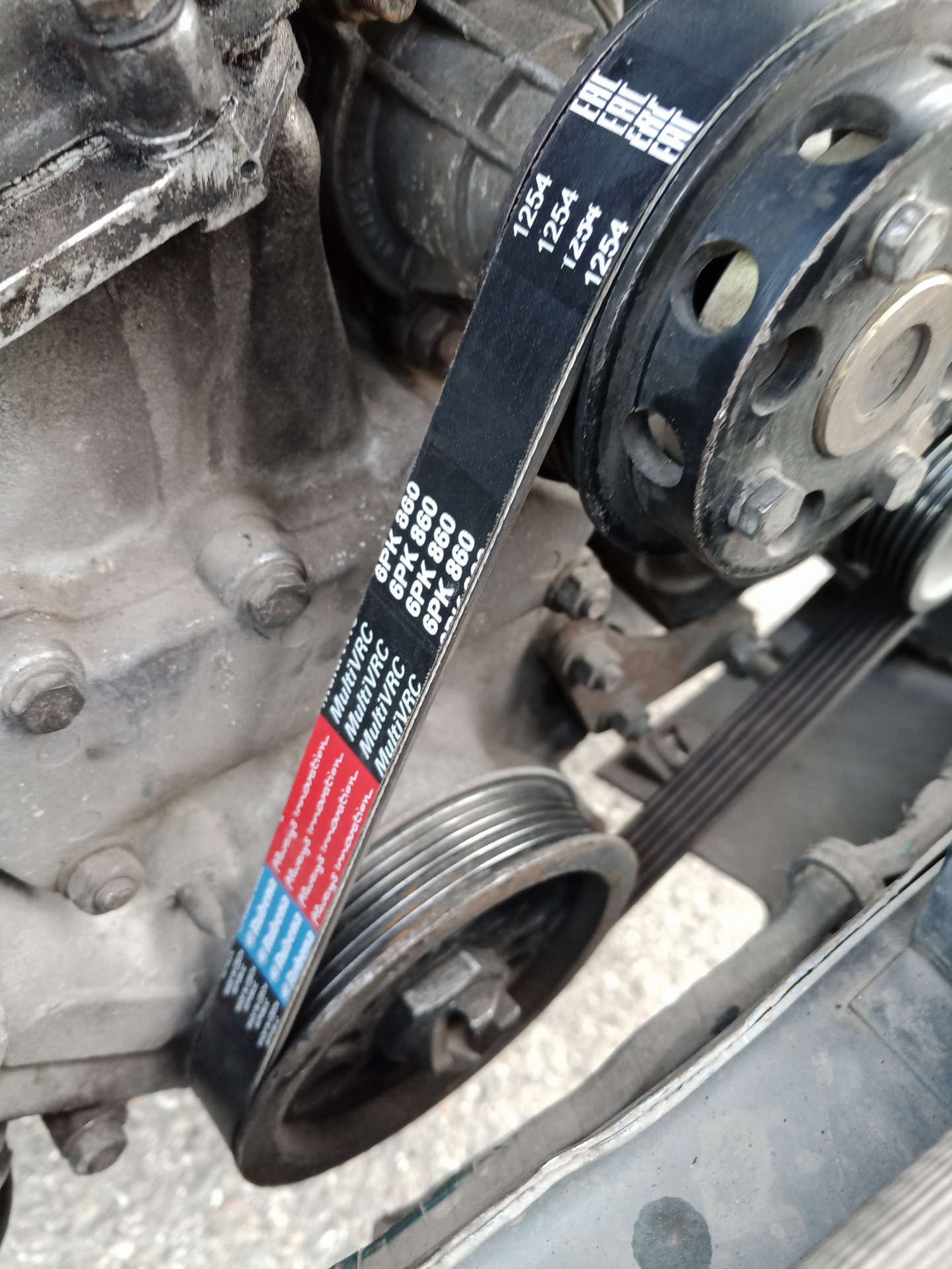 Регулировка клапанов и замена приводного ремня — Москвич 2141, 1,7 л ...