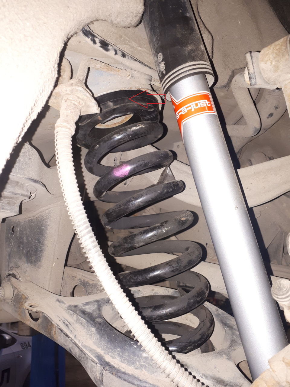 Krok 18: Tył: montaż wydłużonych szpilek z zestawu. — Mercedes W204