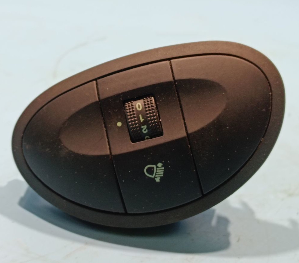 Кнопка корректора фар на Hyundai Santa Fe (1G). Б/у | 1 500 ₽ в городе ...