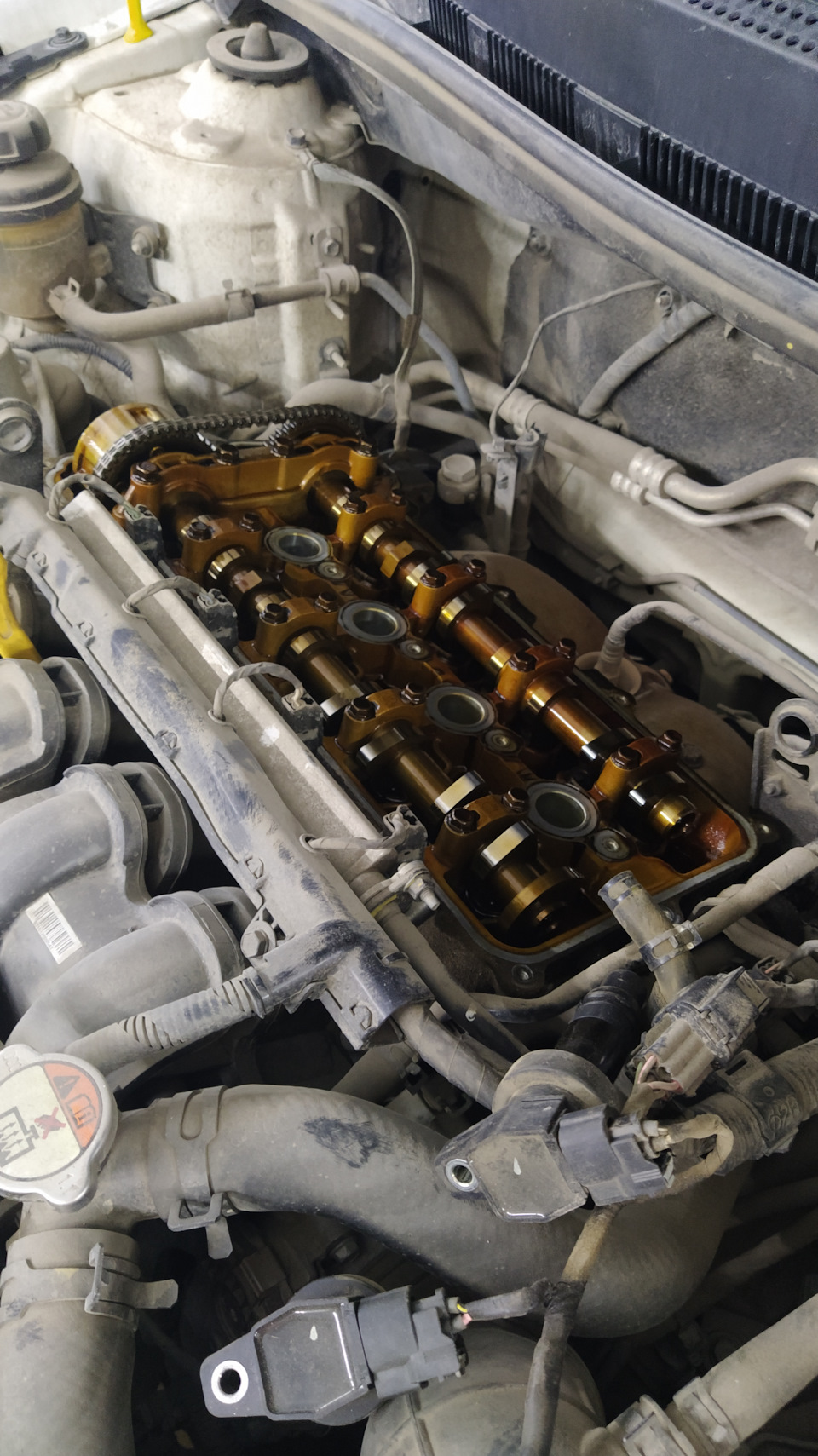 Замена прокладки клапанной крышки — Hyundai Solaris (1G), 1,6 л, 2015 ...