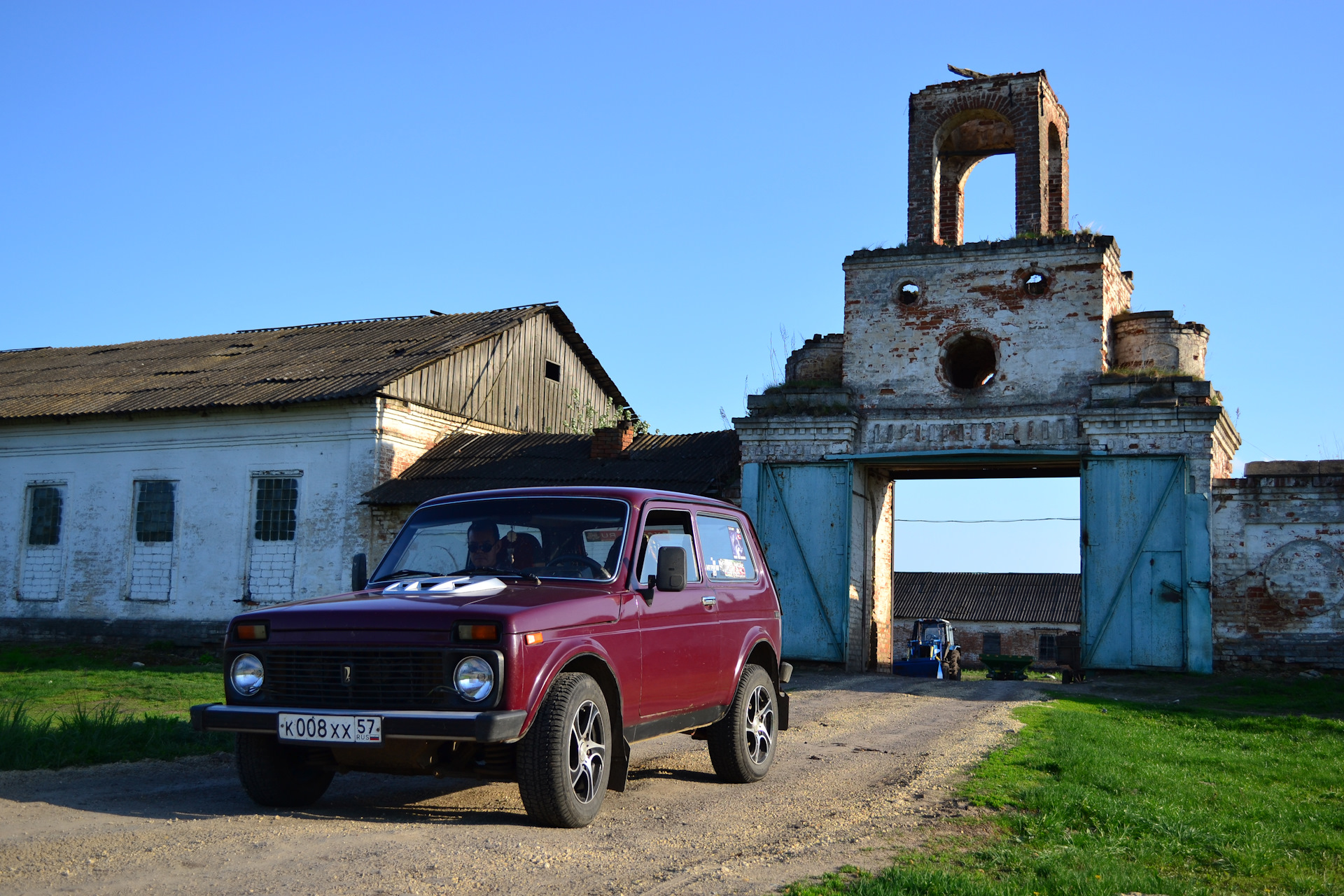 Автобус новосиль. Усадьба Голицыных Орловская. Автомобили Новосильского района. Авто Орловская область.