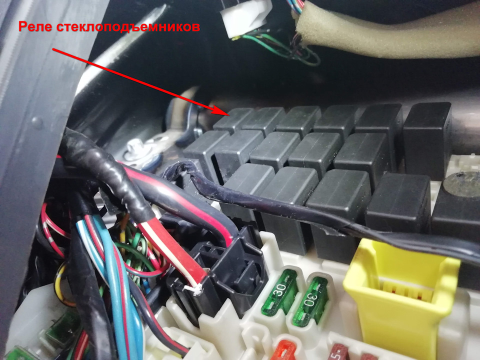 Стеклоподъемники без включения зажигания — Mitsubishi Colt VI, 1,5 л ...