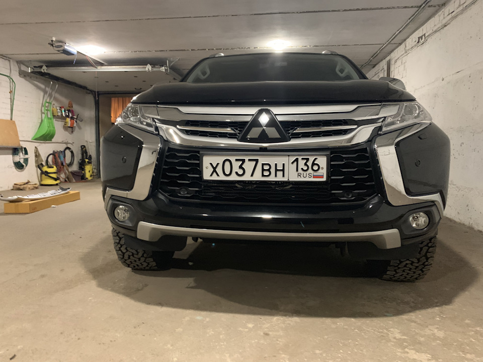 Бампер mitsubishi pajero sport