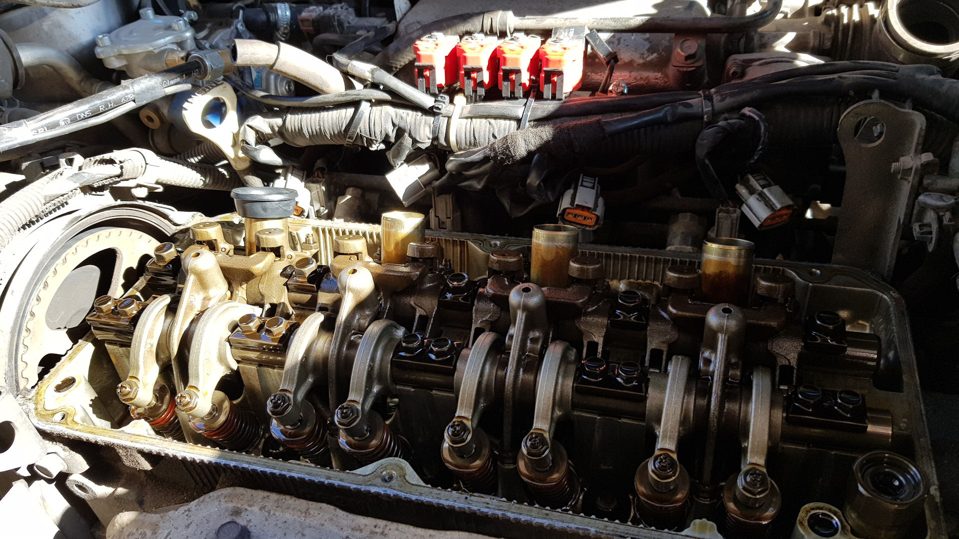 замена прокладки клапанной крышки аутлендер. 4 клапанная крышка. Mitsubishi outlander 2 клапанная крышка. клапанная крышка аутлендер xl 2. прокладка клапанной крышки аутлендер хл 3.