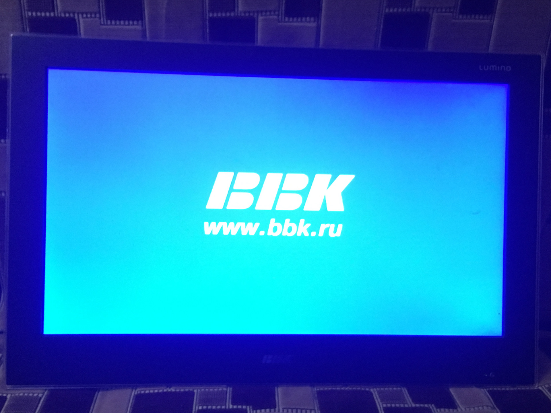 Телевизор bbk включается но нет изображения и звука