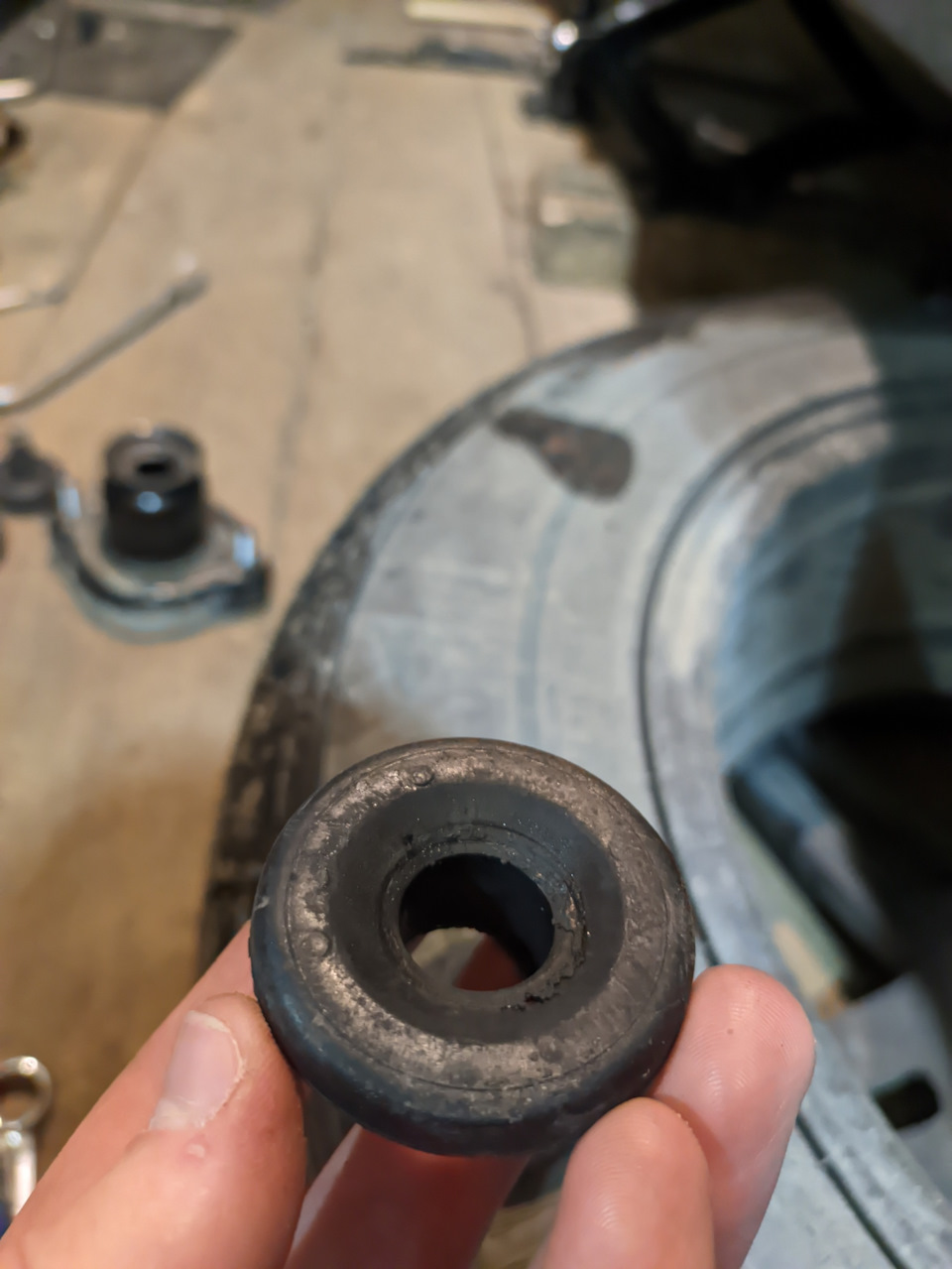 Замена резинок амортизатора, звук не пропал 😑 — Mitsubishi Outlander ...