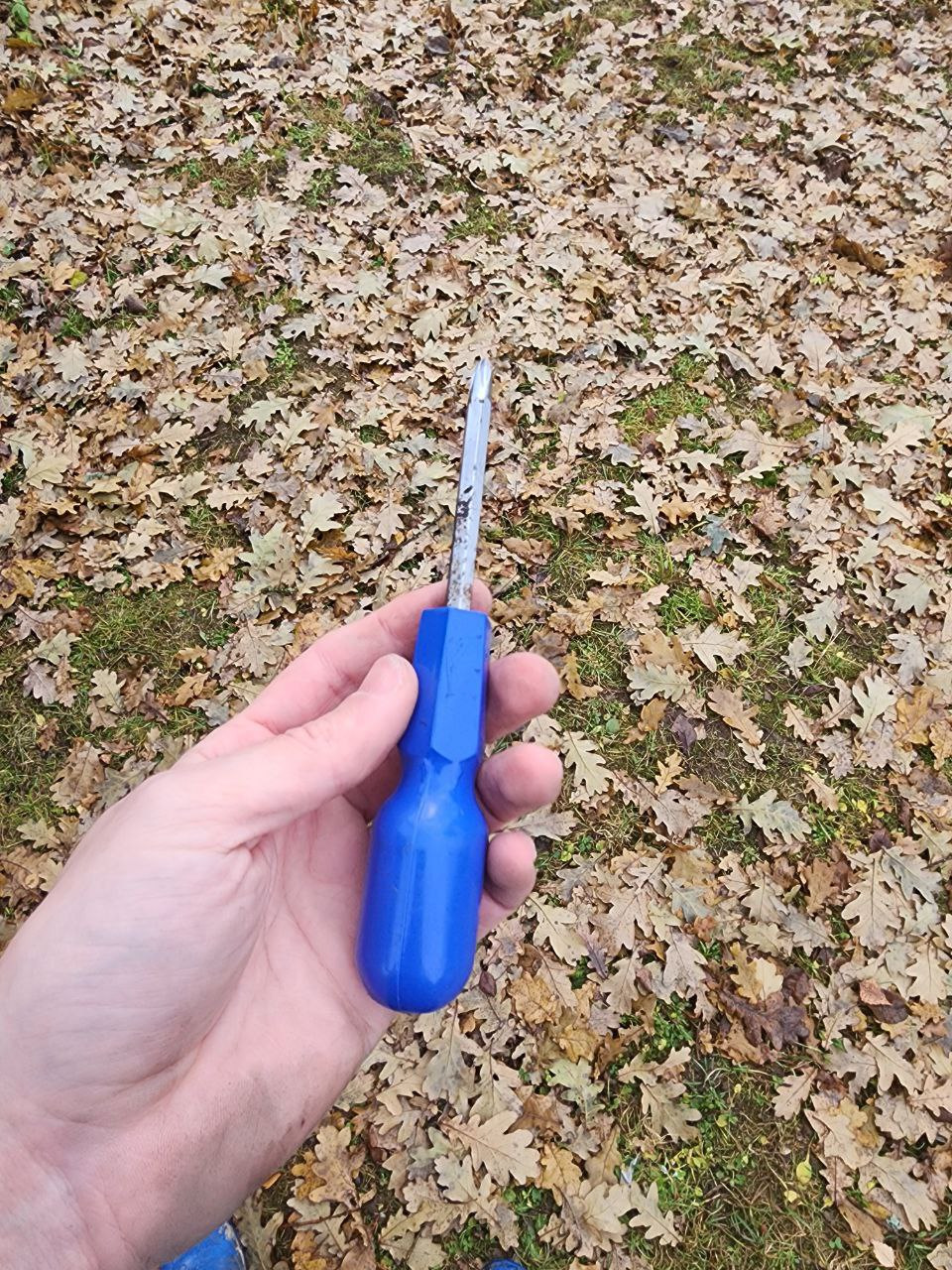 Светодиод в подсветку номера, замена номерной рамки, и попытка заменить ...