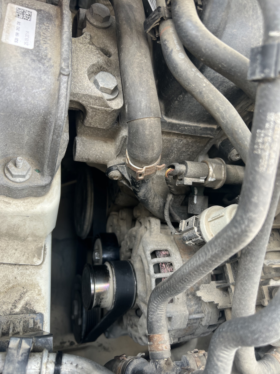 Замена обводного ролика и ремня — Audi A3 (8V), 1,2 л, 2014 года ...