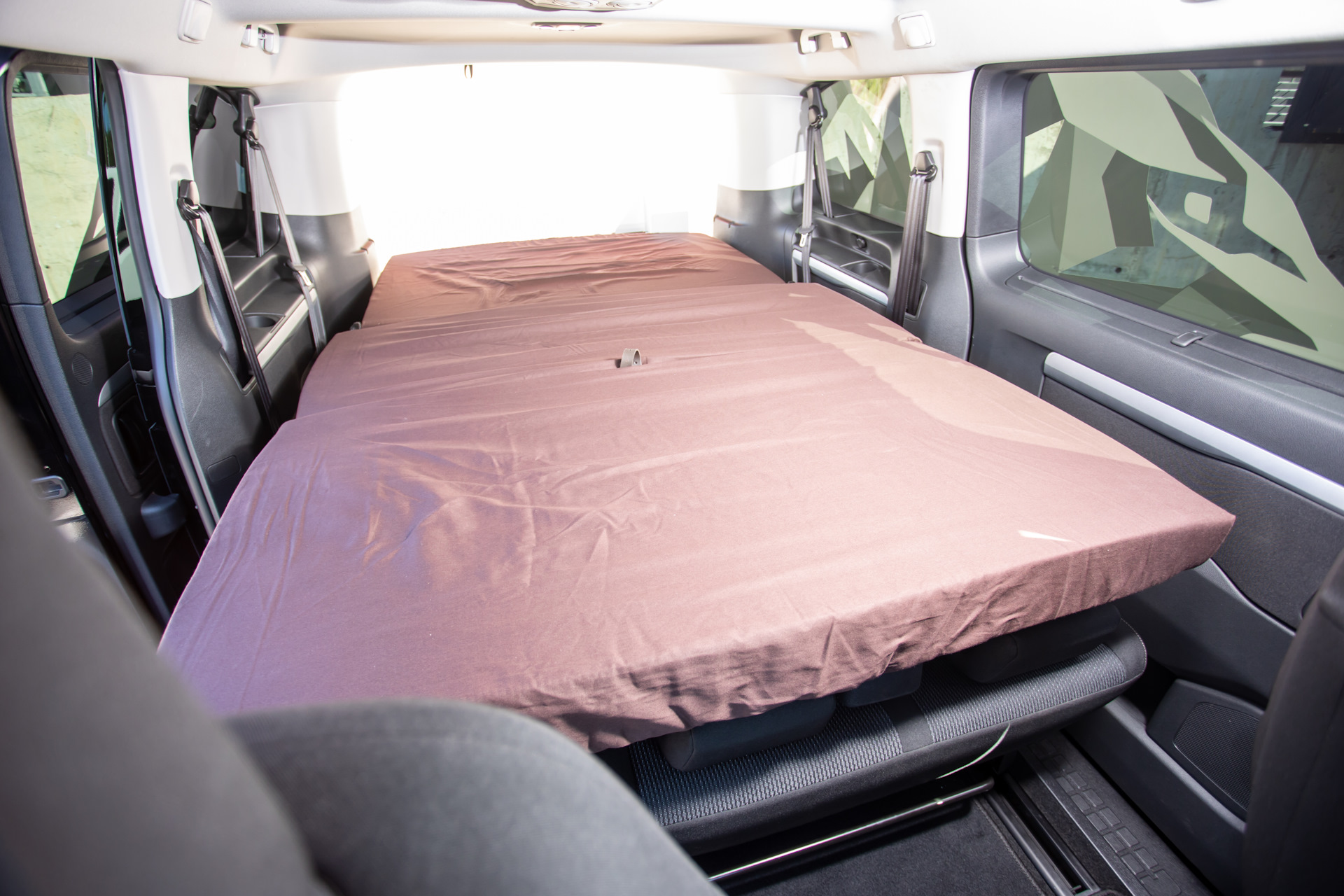4 traveller. Peugeot traveller 4x4. Peugeot traveller 4x4 салон. Пежо Тревеллер спальник. Пежо Тревеллер 4х4 комплектации.