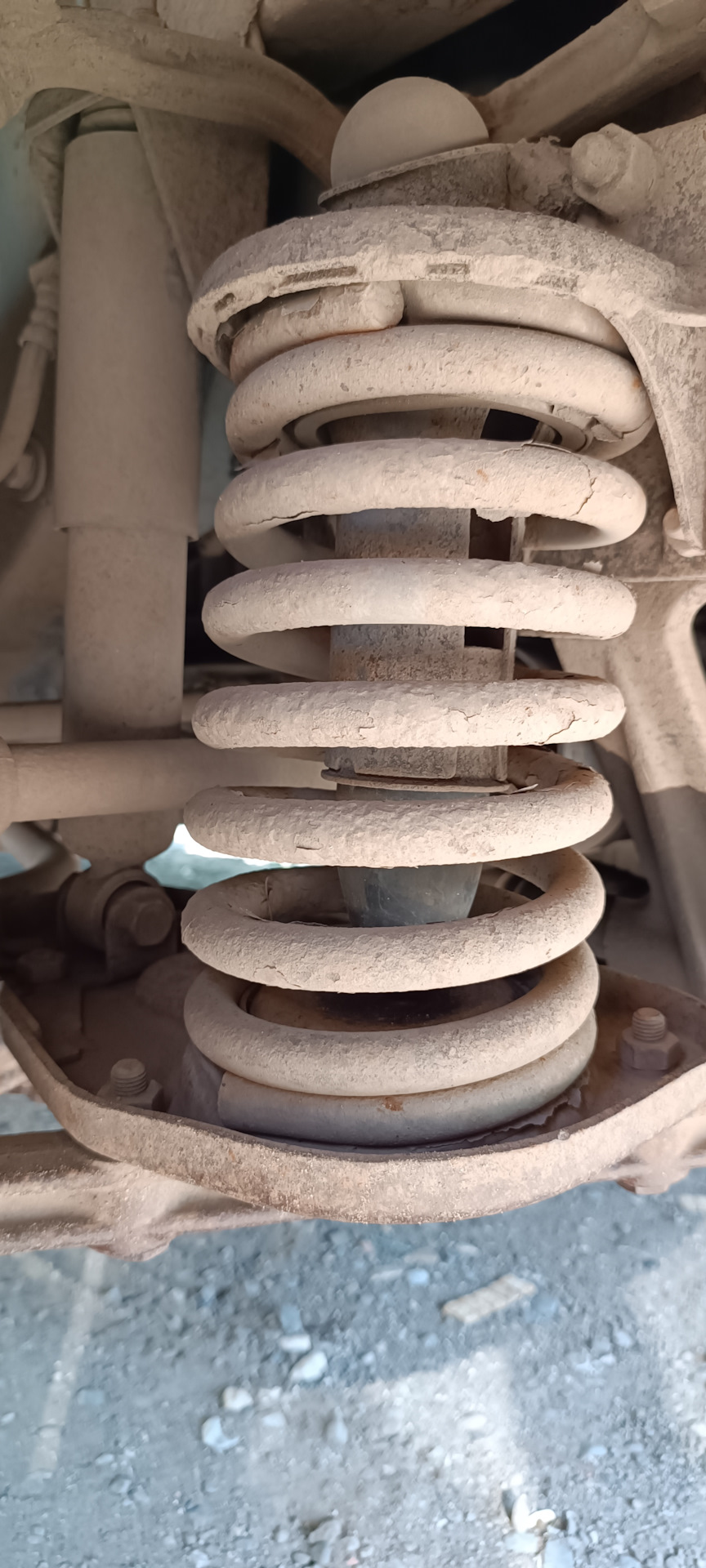 Пружина подвески авто. Передний отбойник мазда 6 gh. Треснула пружина на стойке. Mazda premacy задние пружины. Резинки для пружин подвески автомобиля.