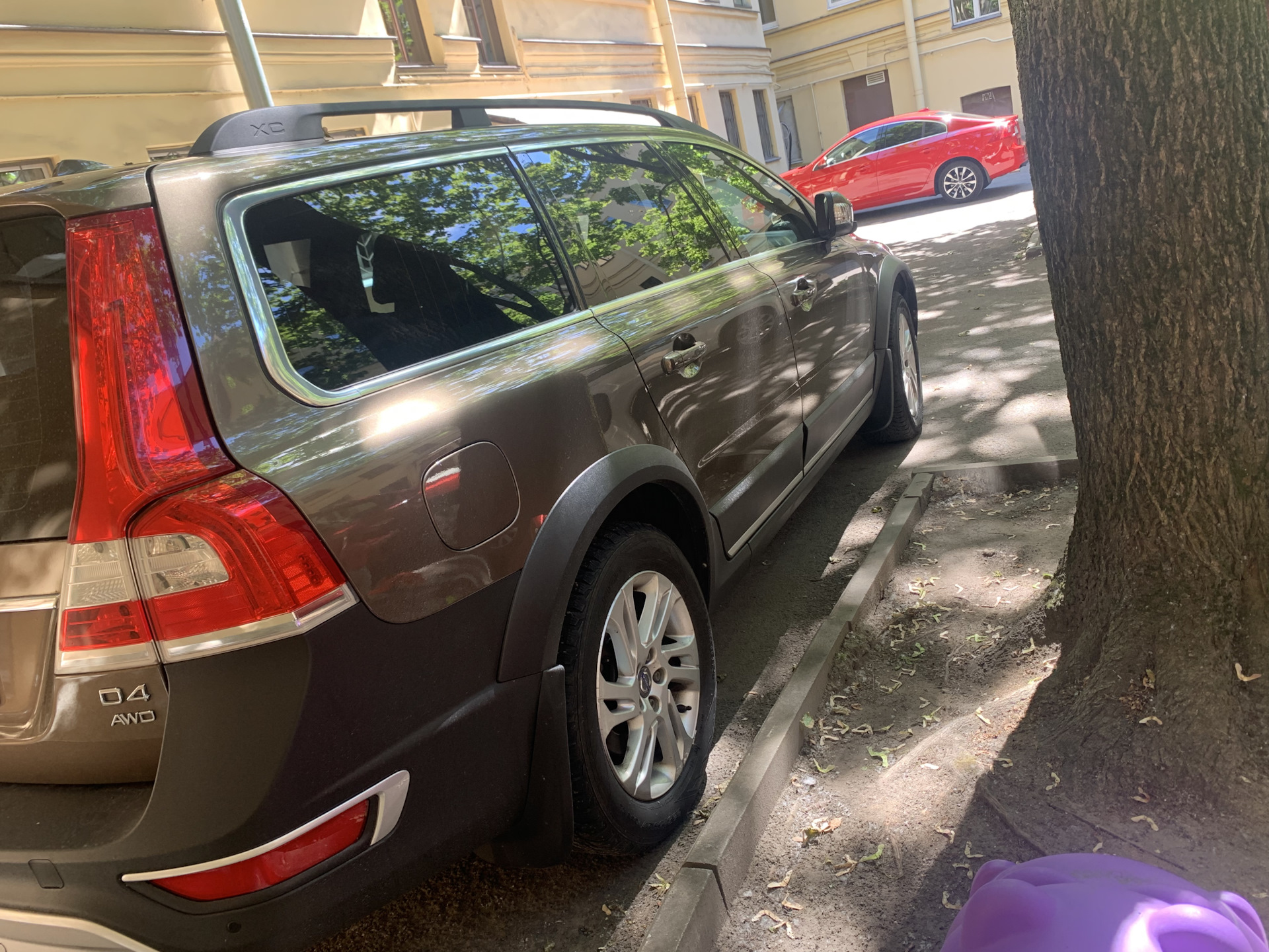 Пинки при движении — Volvo XC70 III, 2,4 л, 2015 года | наблюдение | DRIVE2