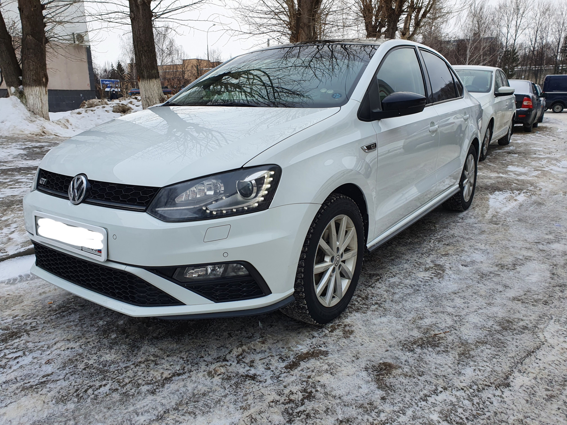 Р‘РµР»С‹Р№ VW Polo sedan gt