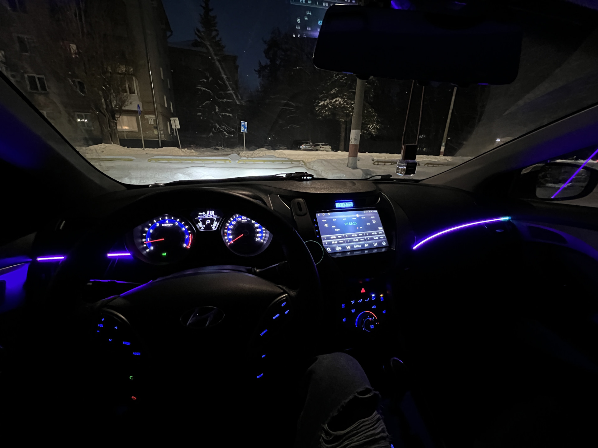 Не много колхоза (подсветки) в салон) — Hyundai Elantra (5G), 1,6 л ...
