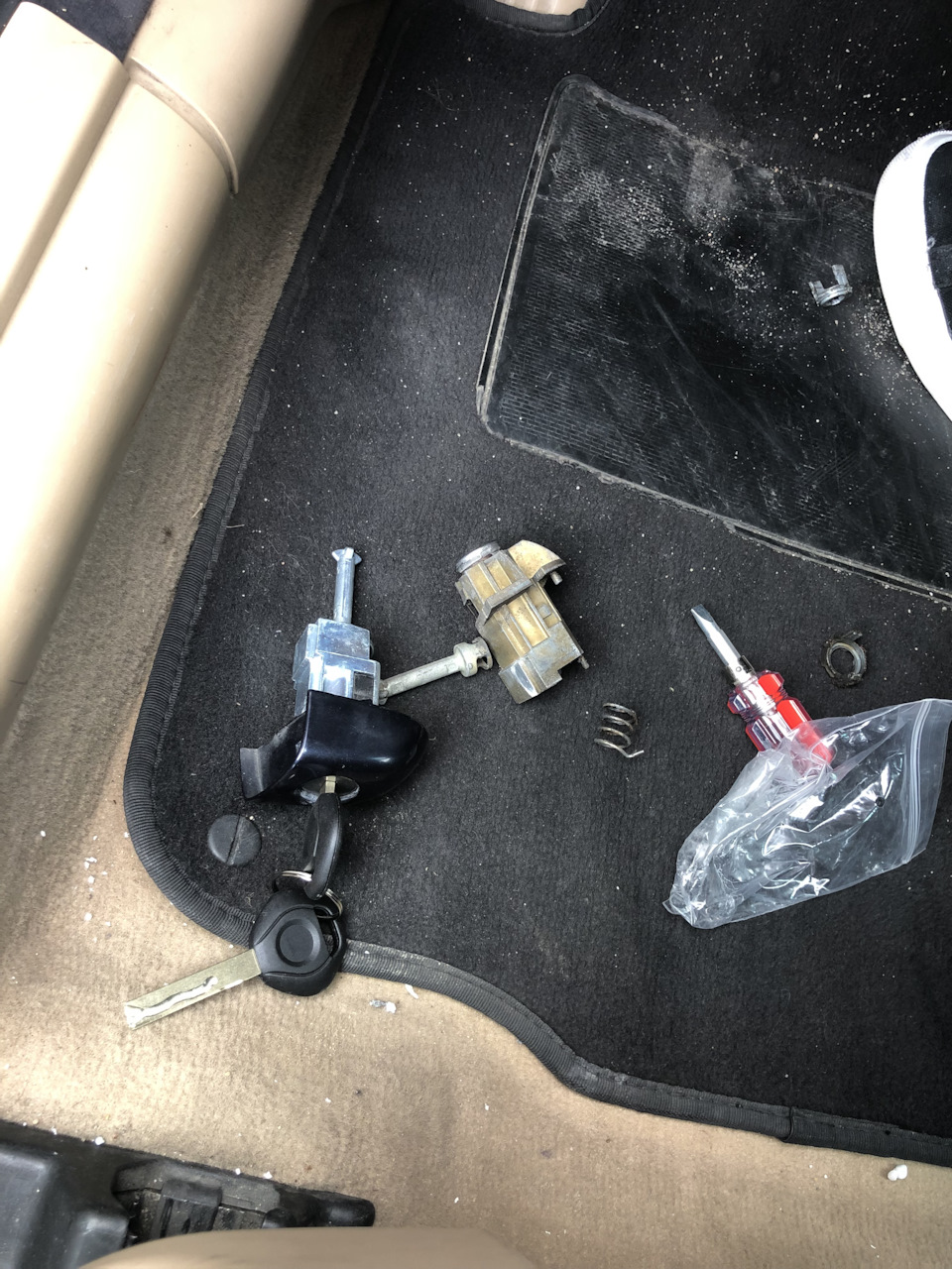 Замена личинки водительской двери! — BMW 3 series Convertible (E46), 2 ...