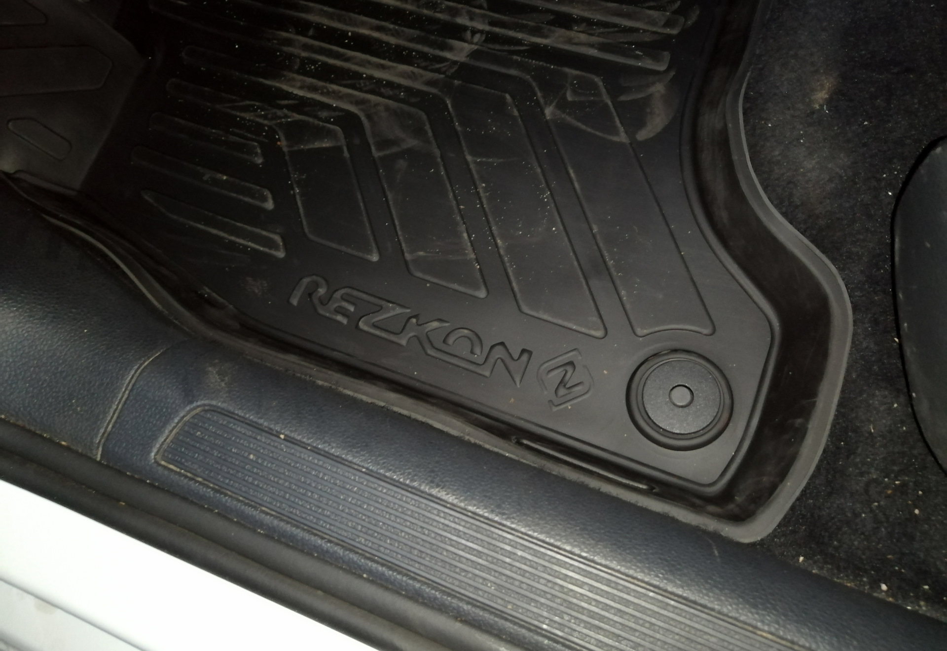 Резиновые коврики в салон Rezkon. — Volkswagen e-Golf, 2016 года ...