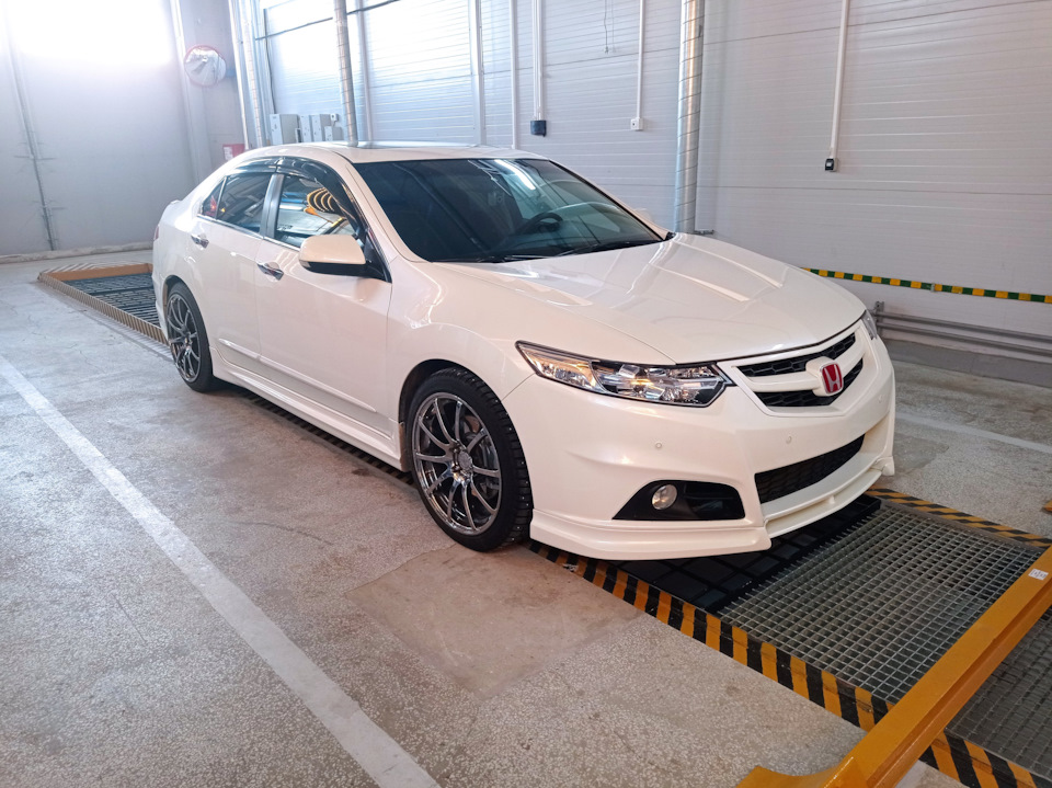 9. — Honda Accord (8G)