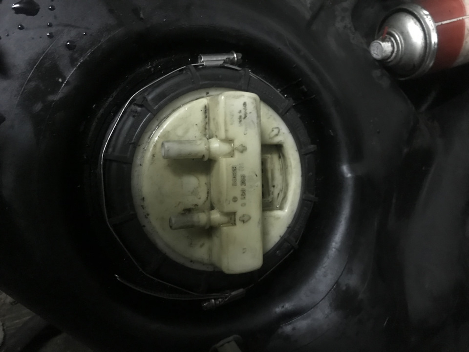 Кто придумал эту гайку на бак ? — Peugeot 406 Break, 2 л, 1999 года ...