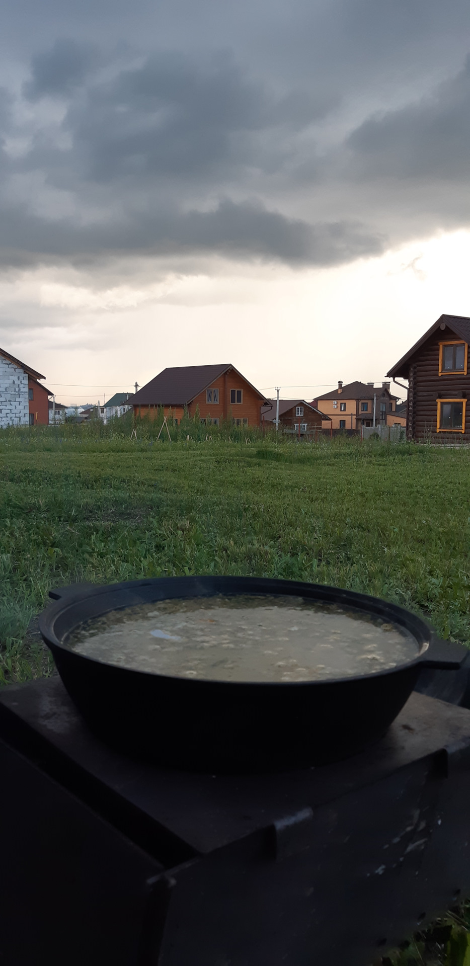 Над ужином сгущаются тучи 🥣🌫🌧 — Сообщество «Фотоальбом Драйва:  Мобилография» на DRIVE2