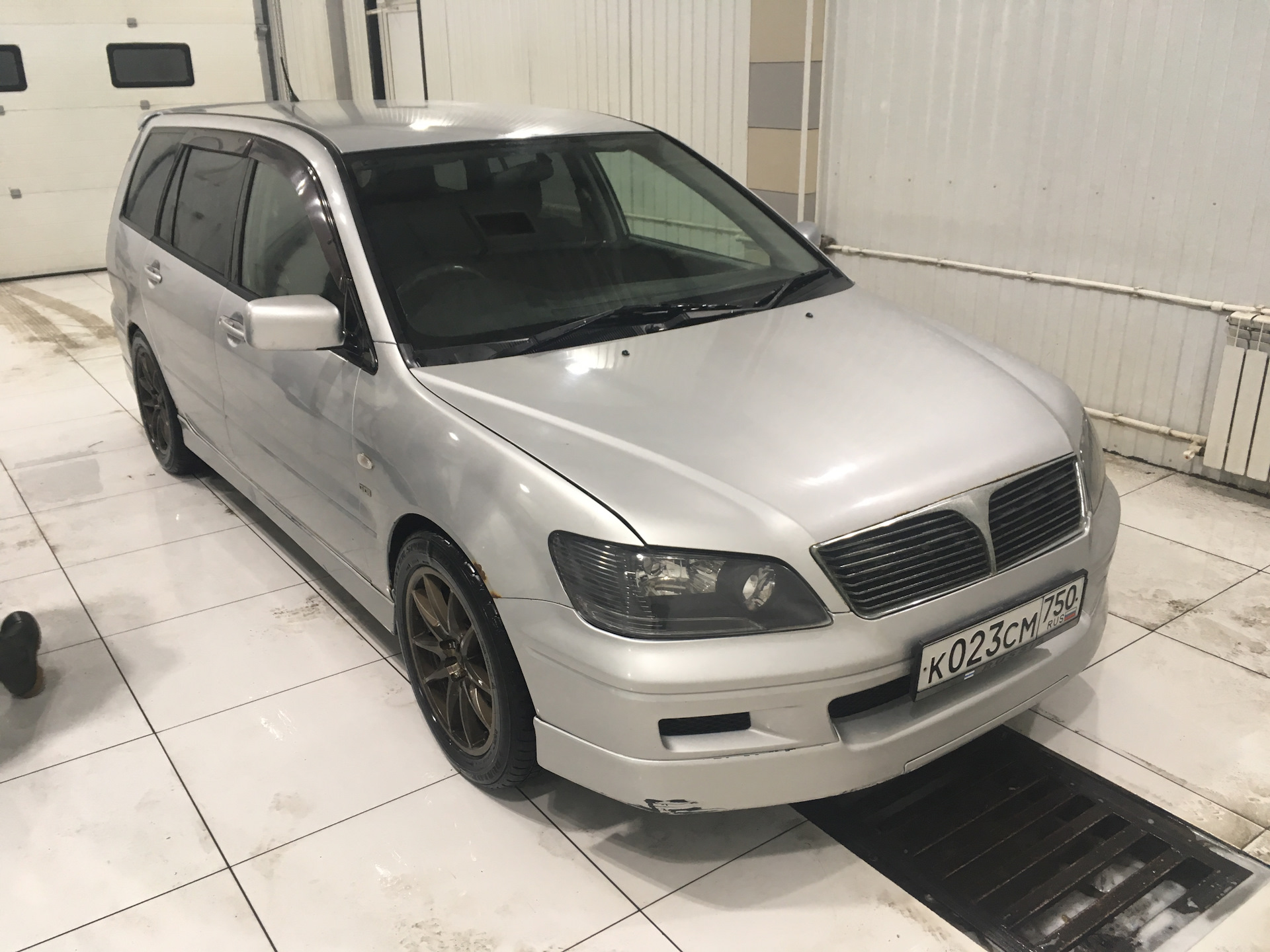 Lancer cedia 1.8. Mitsubishi Lancer Cedia cs5w. Мицубиси Лансер цедия 2001 универсал. Лансер цедия универсал 2001. Mitsubishi Lancer Cedia 1.8 CVT.