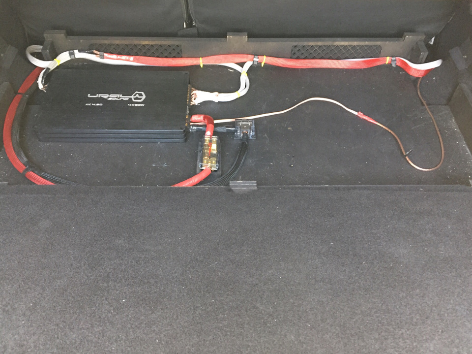 АЗ ящик уже установленный в авто — Lada Vesta (1G)