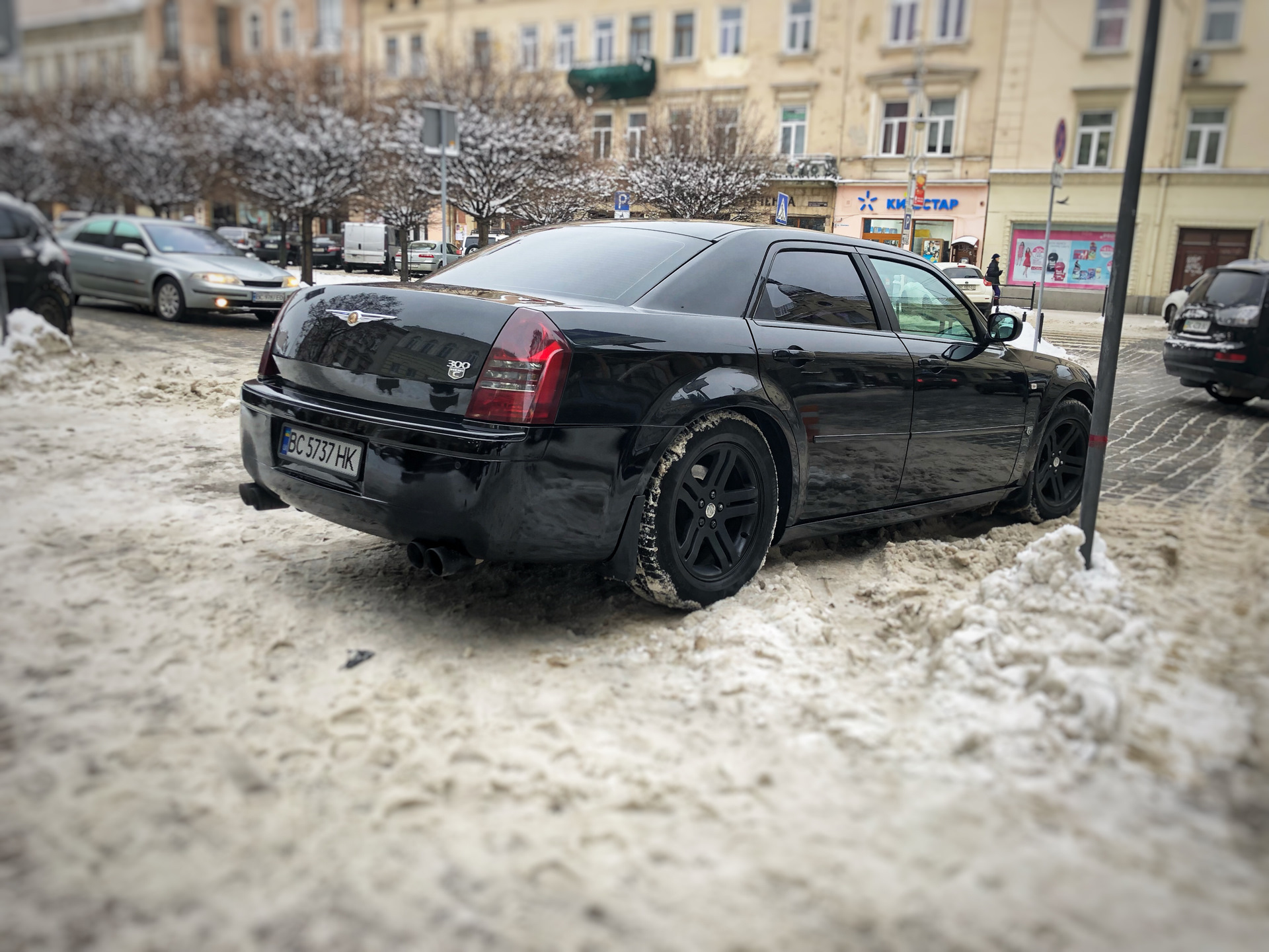 Крайслер с300 в снегу