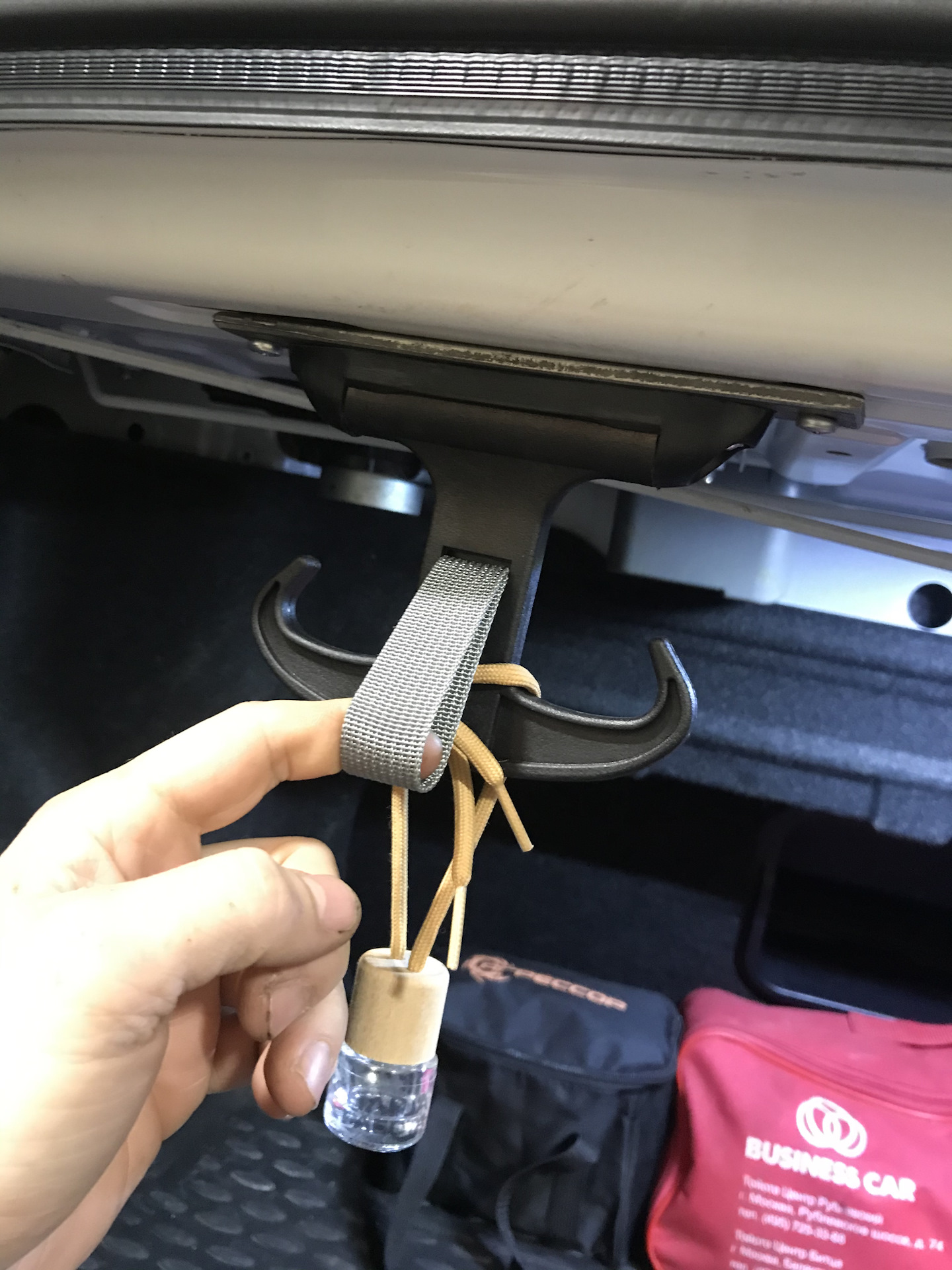 Крючки в багажник ВАГ — Toyota Camry (XV50), 2,5 л, 2013 года ...