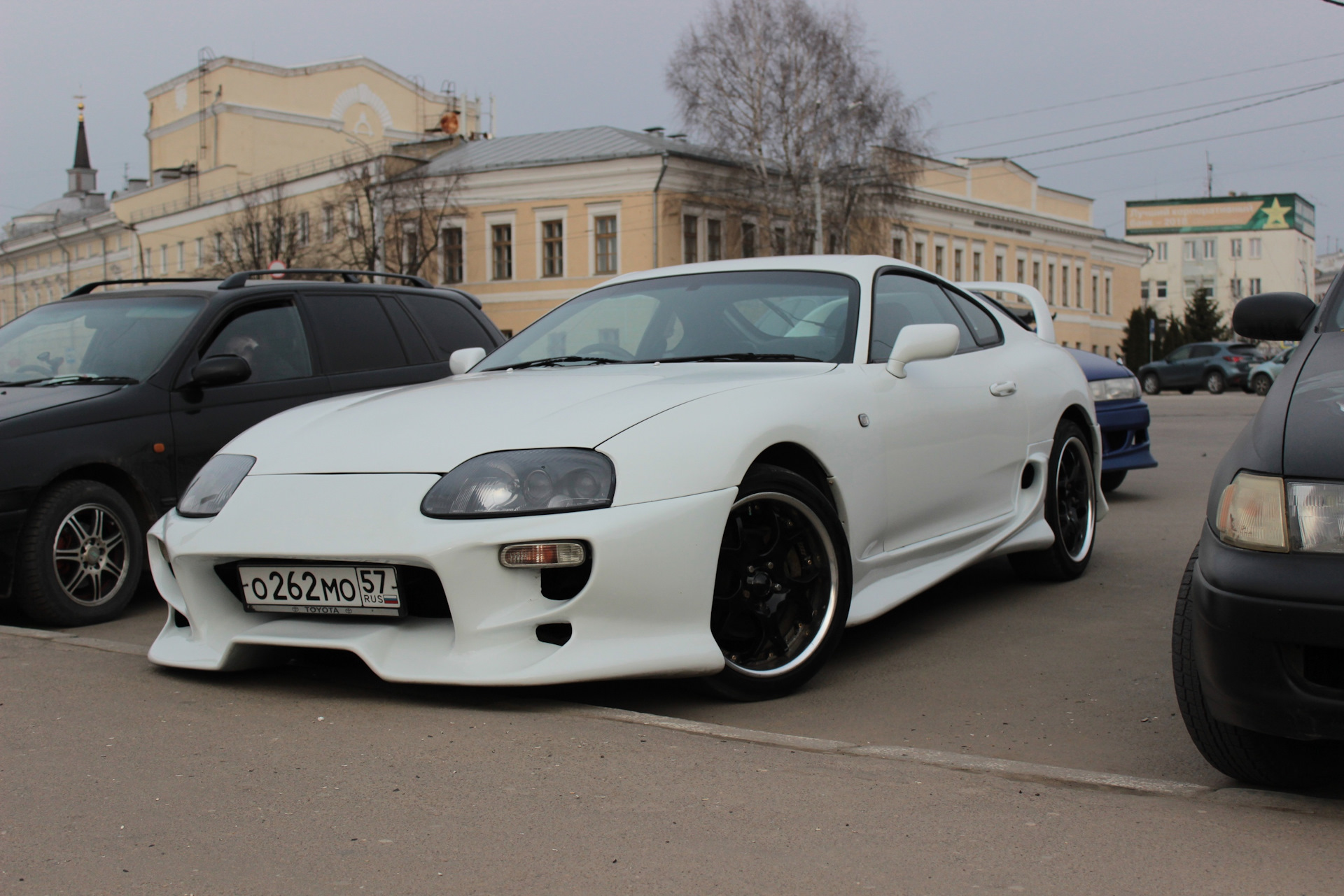 Toyota Supra v12 Orange